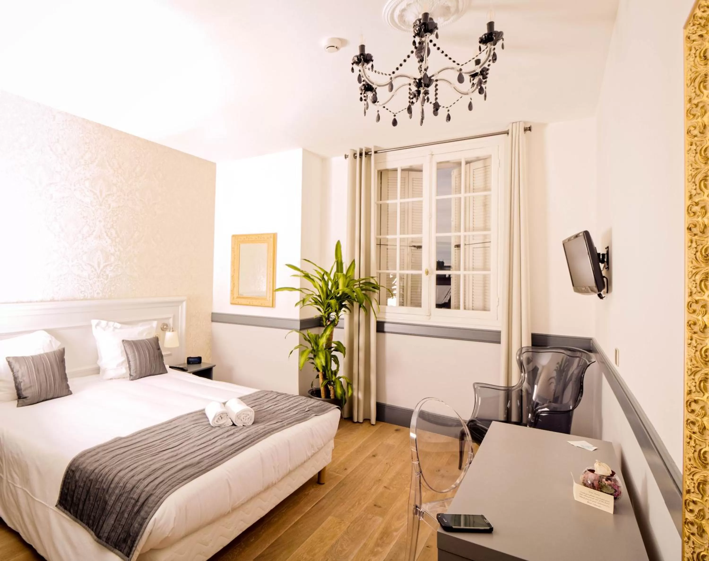 Bed in Hotel Restaurant Edmond's