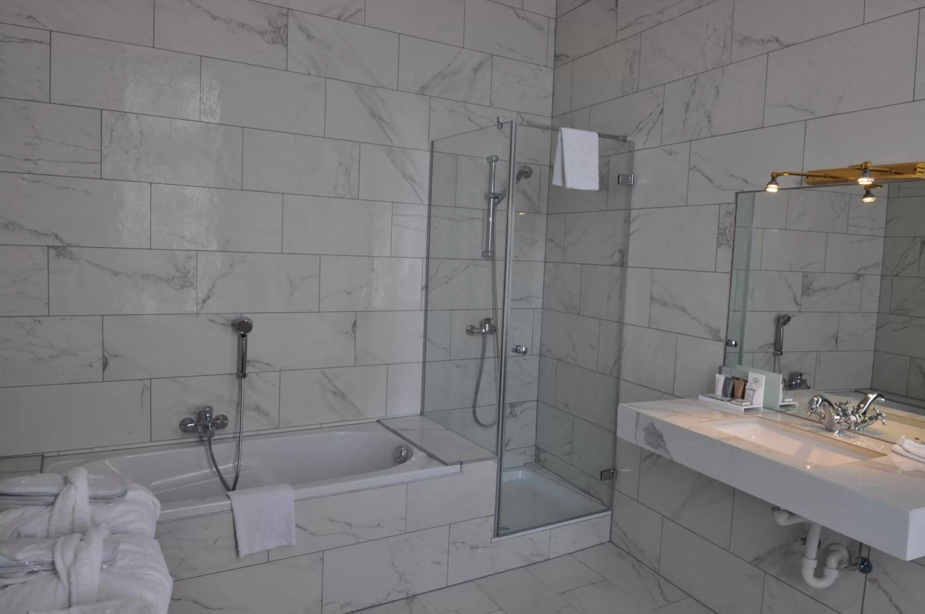 Shower in Hotel Jan Brito