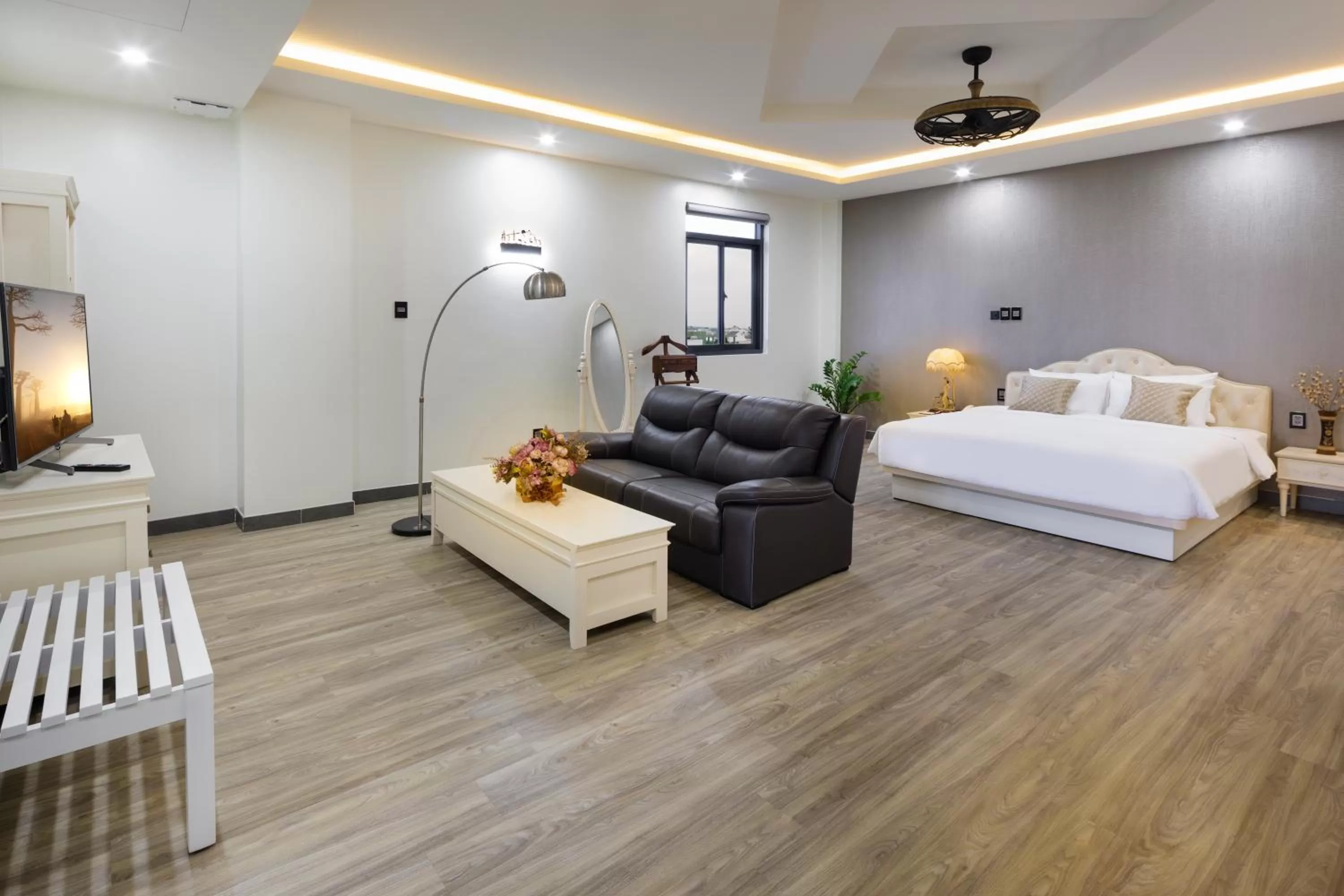 Bed in LARA HOTEL LONG XUYÊN