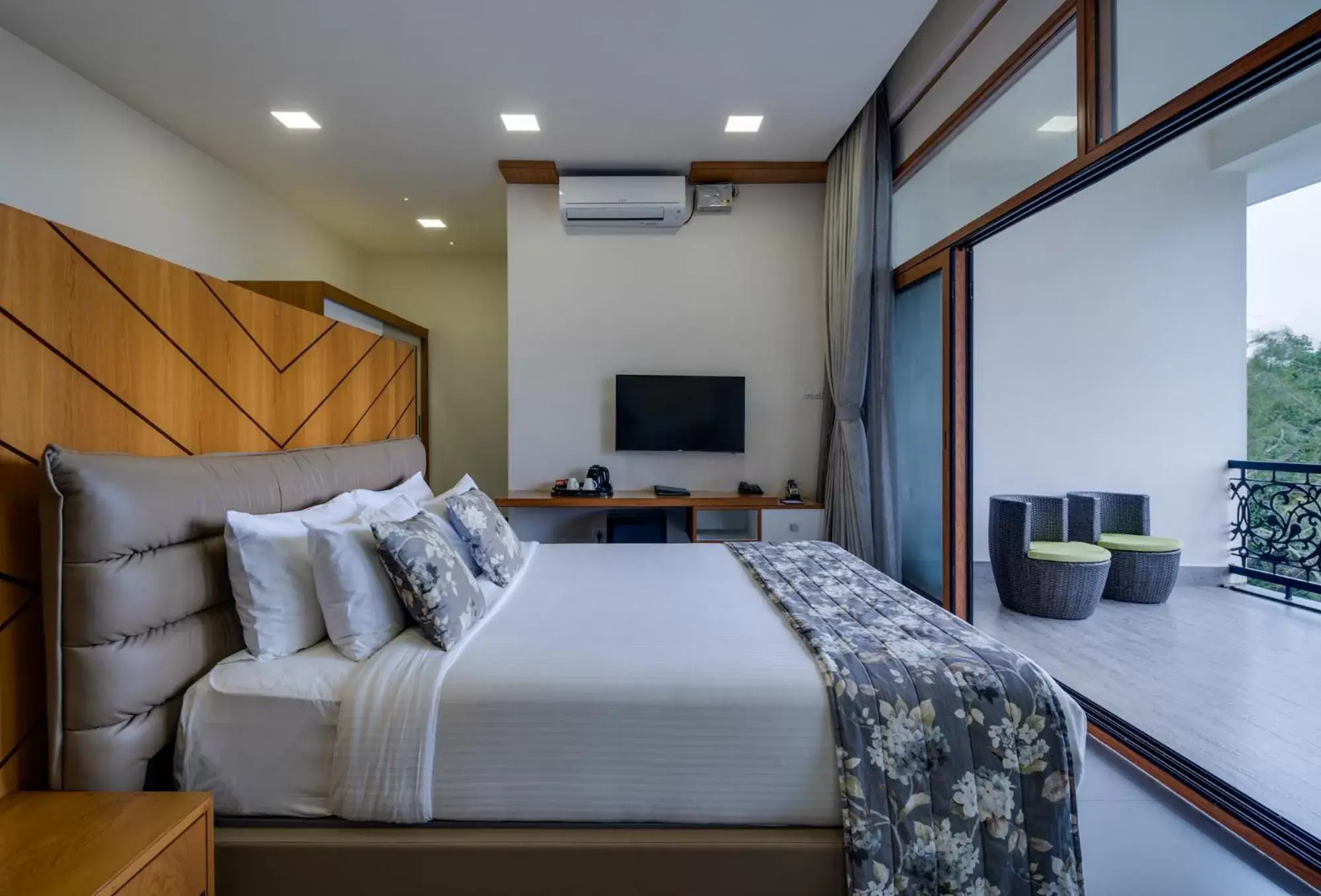 Deluxe Double Room with Balcony in Vismita County Deluxe Double Room with Balcony in Vismita County