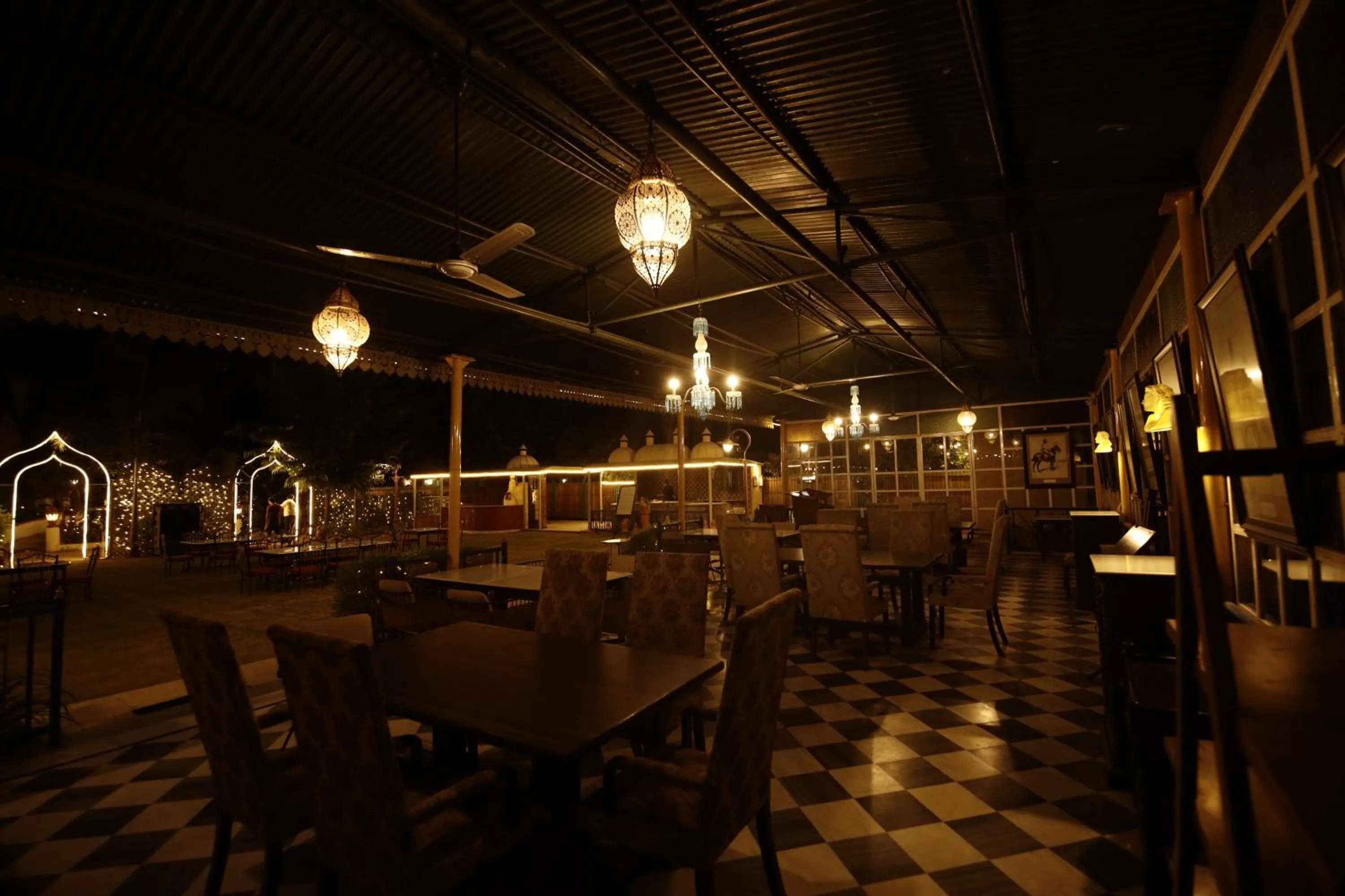 Restaurant/places to eat in Hotel Narain Niwas Palace