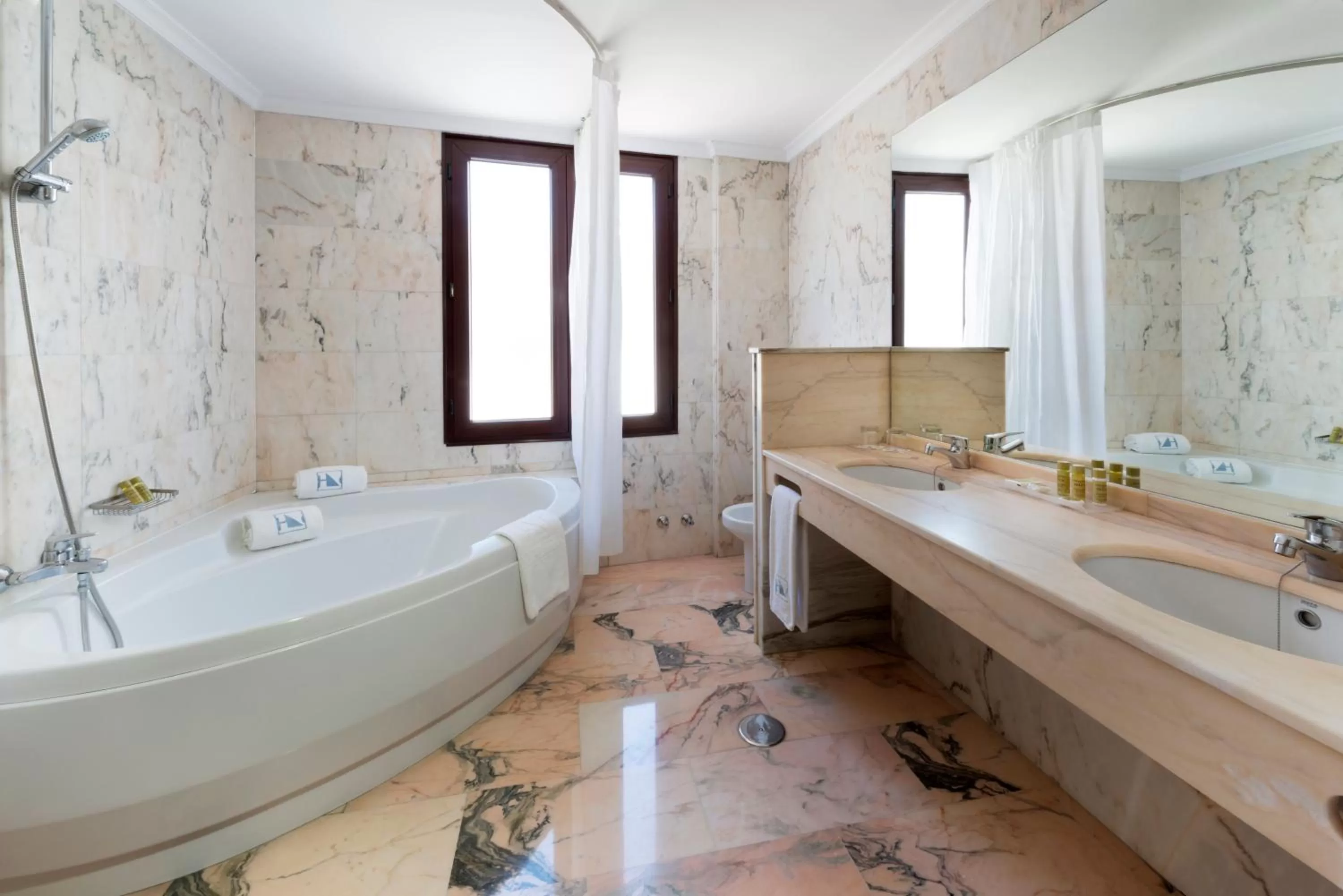 Shower in Eurostars Maimonides