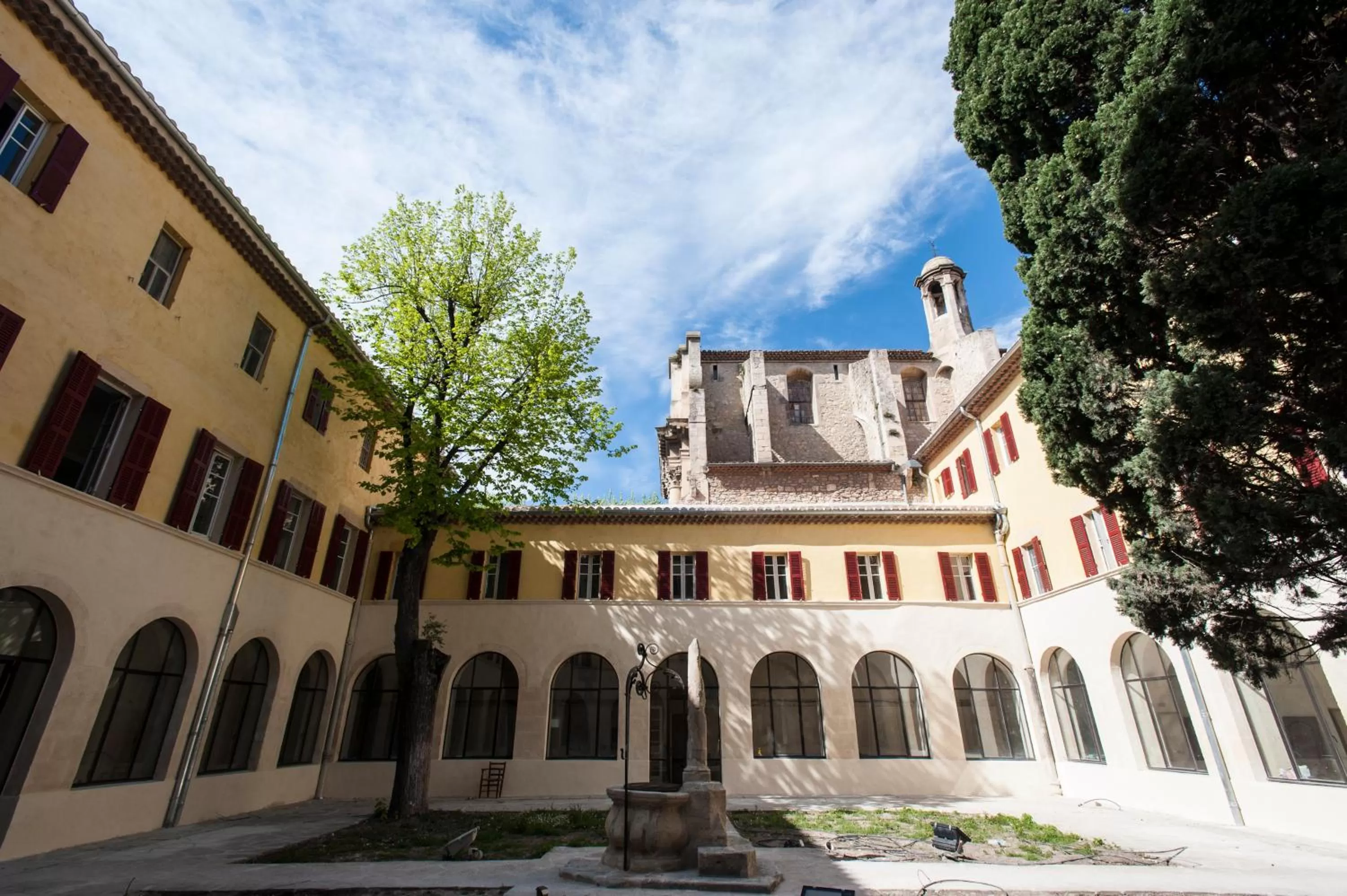 Facade/entrance in Jules César Hotel & Spa Arles - MGallery Collection