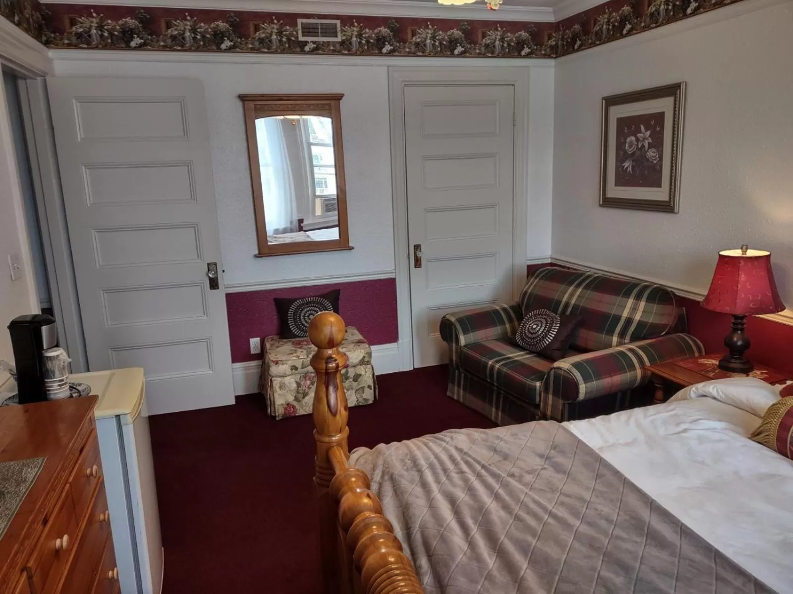 Bed in The King George Inn