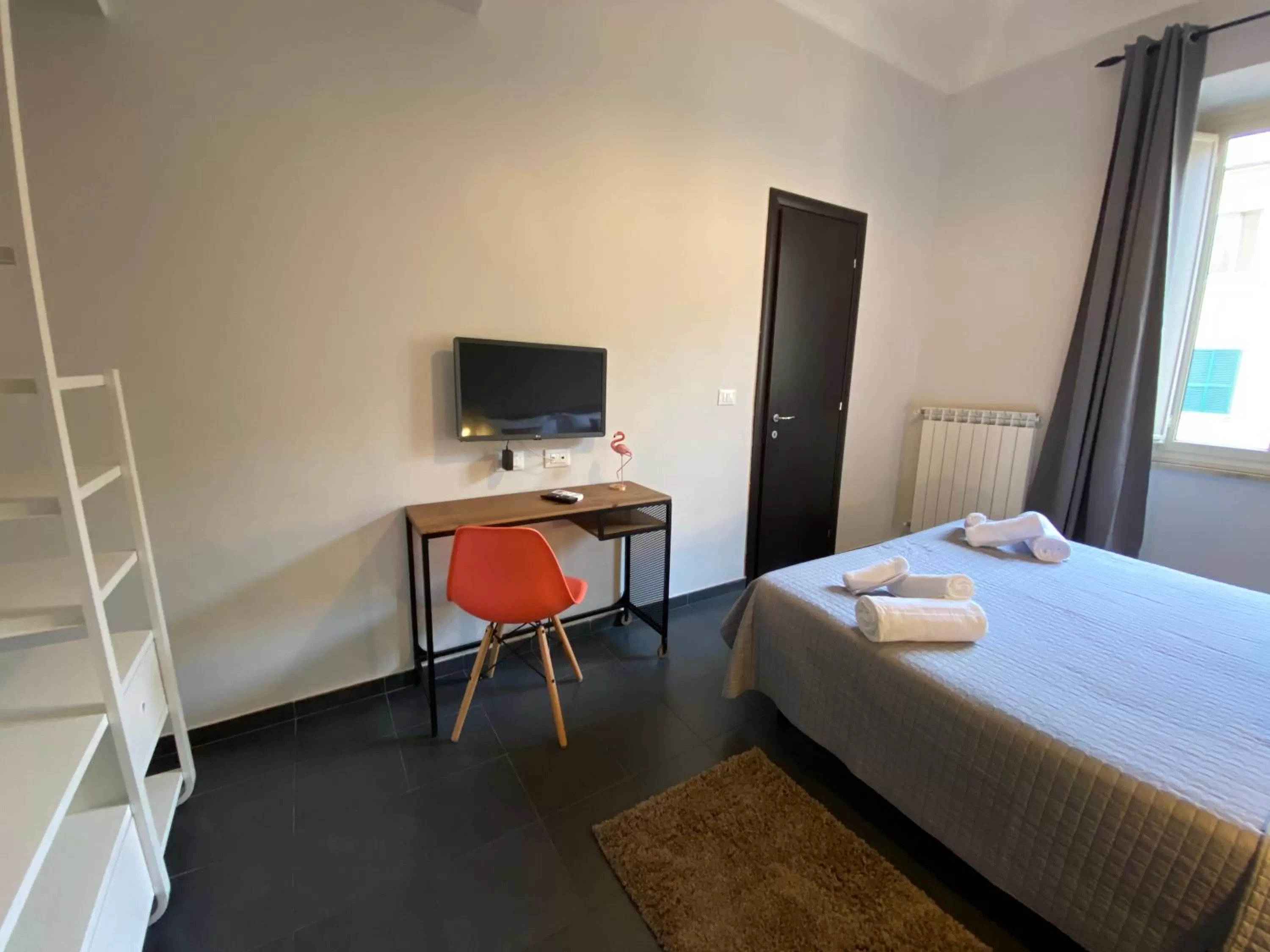 TV and multimedia, Bed in Guest House Rome by GHOR