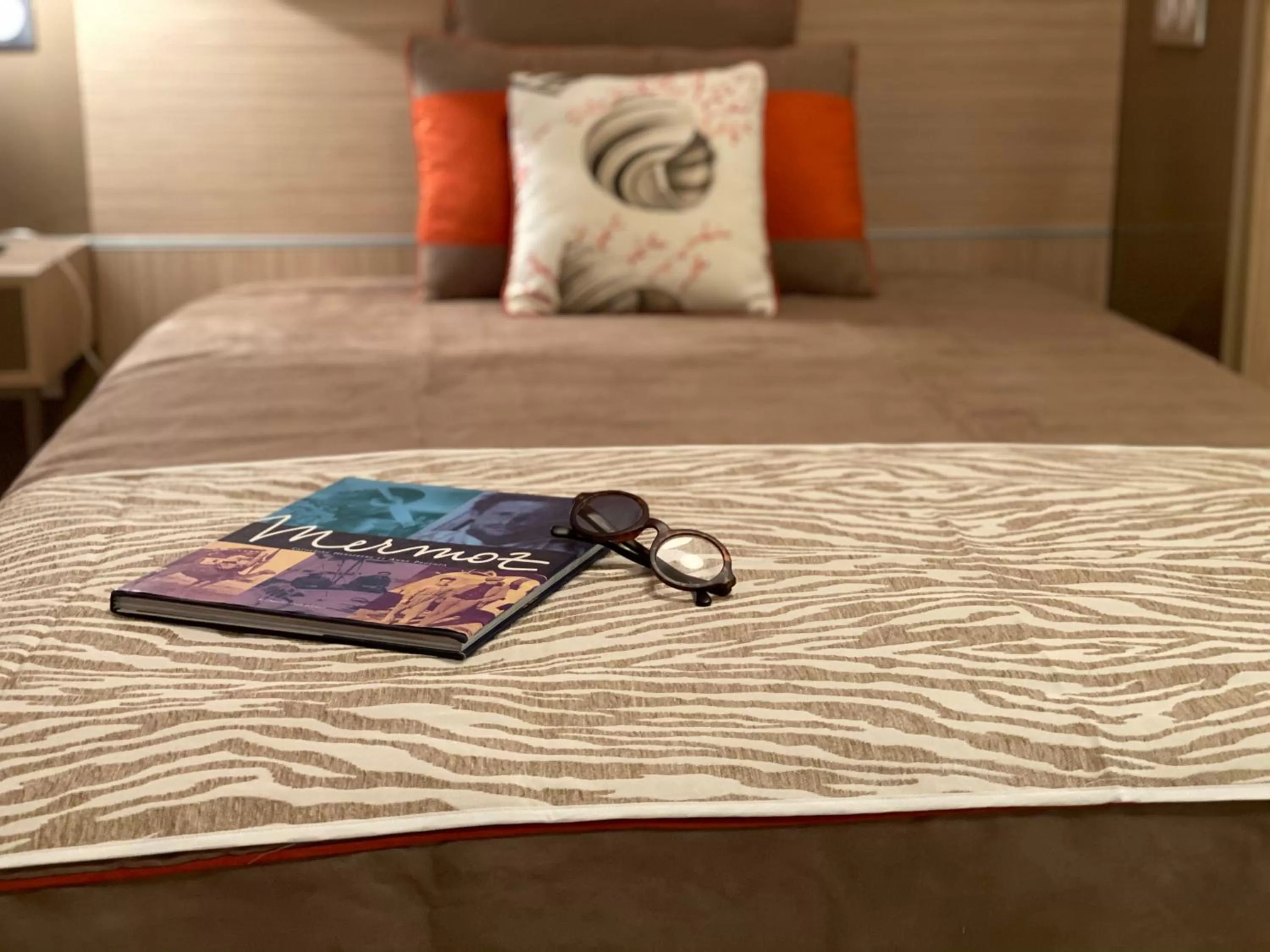 Bed in Zenao Appartements Le Cannet