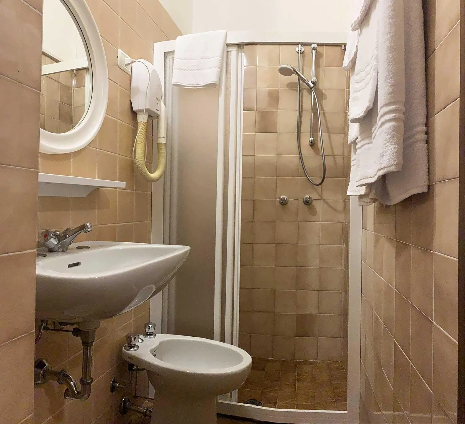 Shower in Hotel Rabay