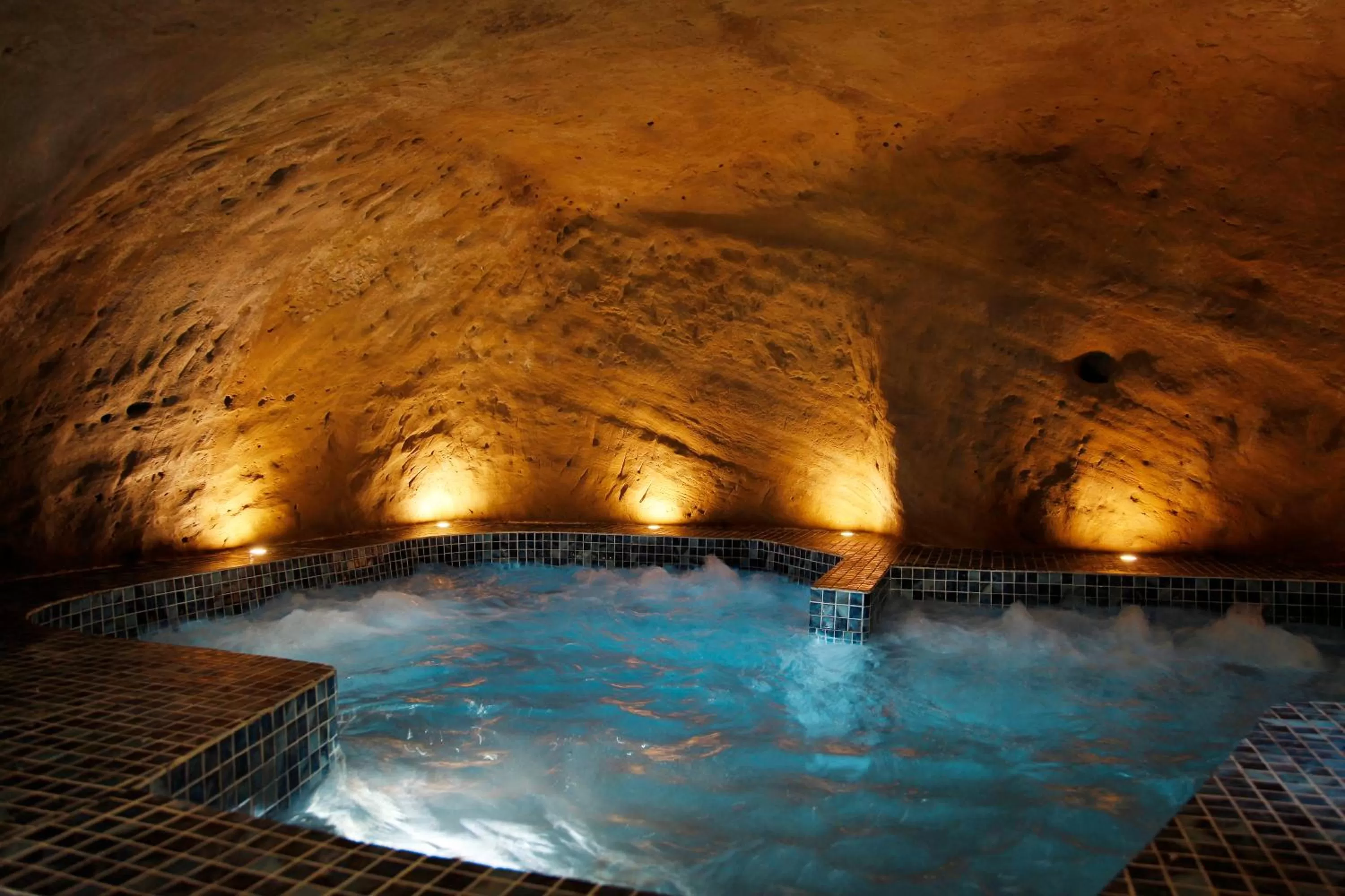 Spa and wellness centre/facilities, Swimming Pool in La Maison d'en Bas des Seigneurs