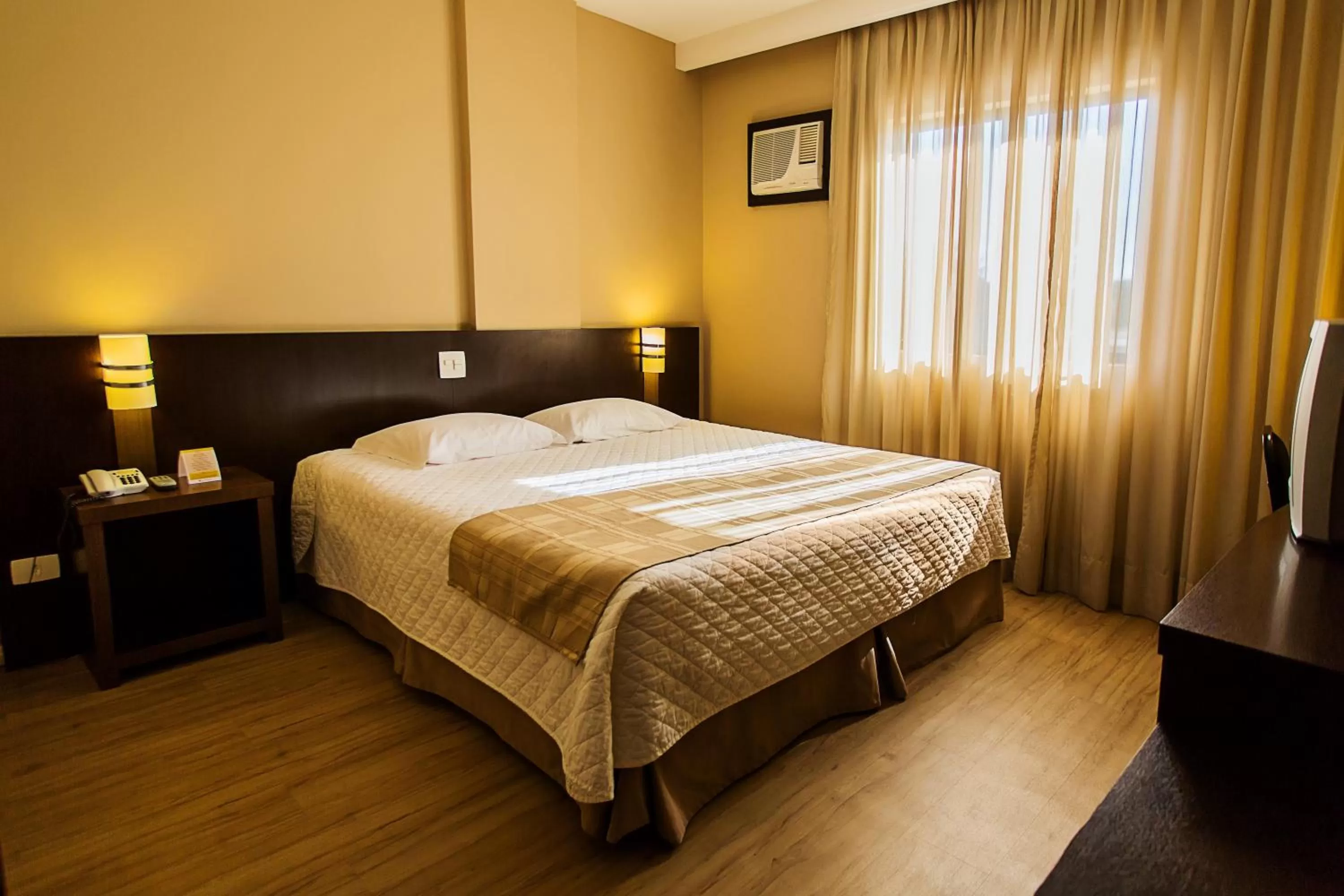 Bedroom, Bed in Hotel Campo Largo Comfort