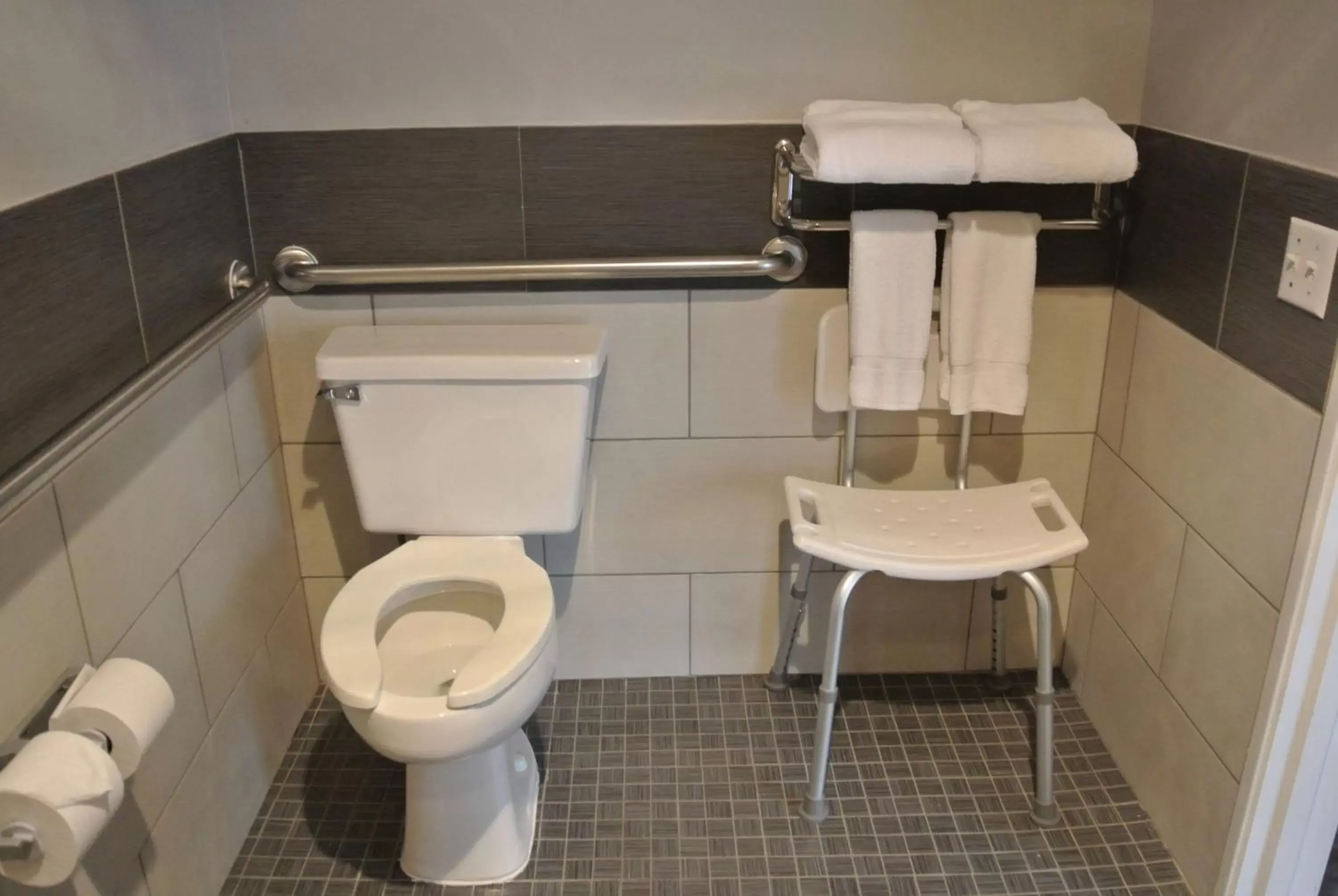 King Room - Mobility Access/Roll-In Shower - Not Pet Friendly in Best Western Corvallis King Room - Mobility Access/Roll-In Shower - Not Pet Friendly in Best Western Corvallis