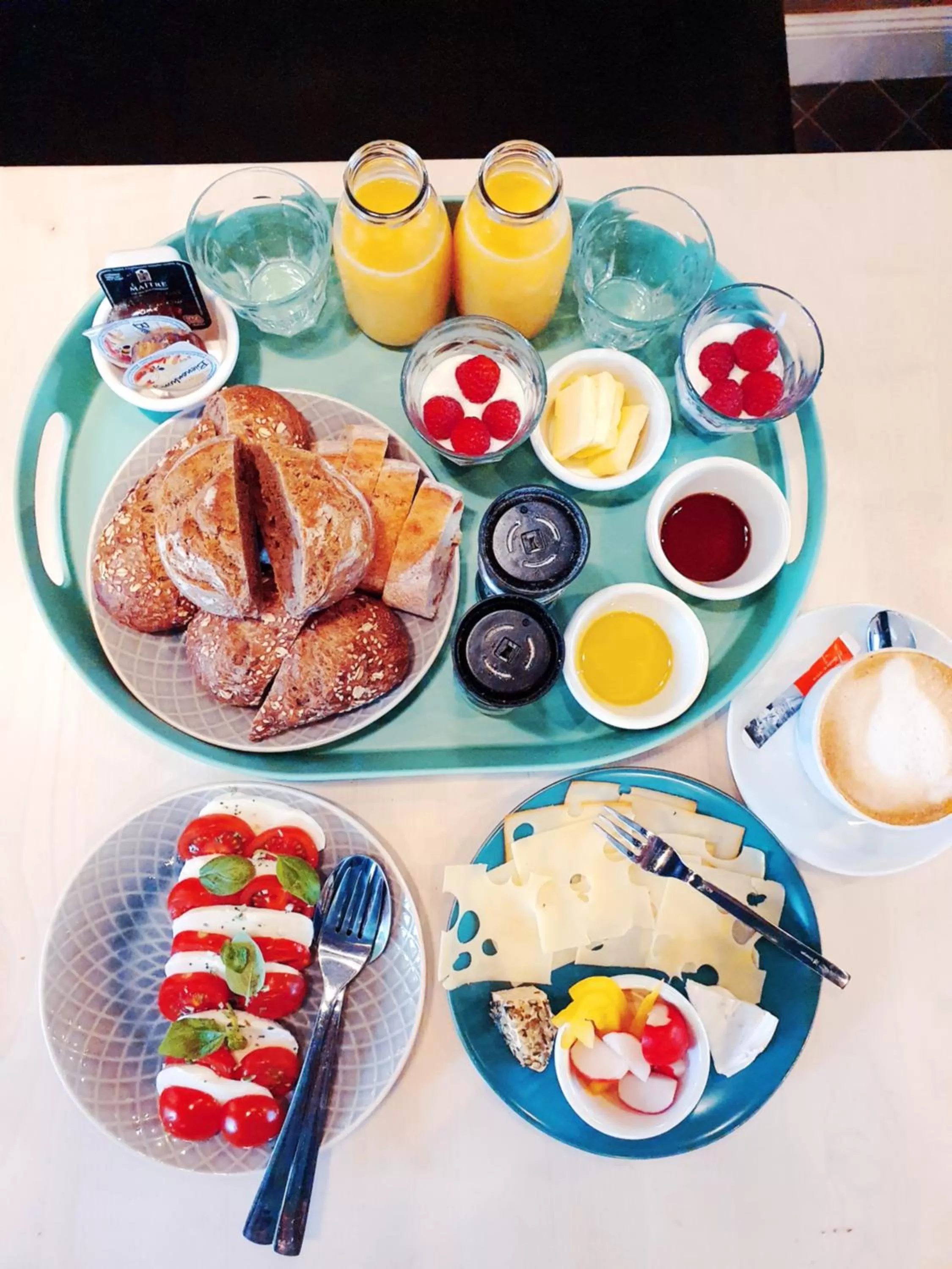 Food and drinks in MAISON MARSIL - Boutique Hotel Köln