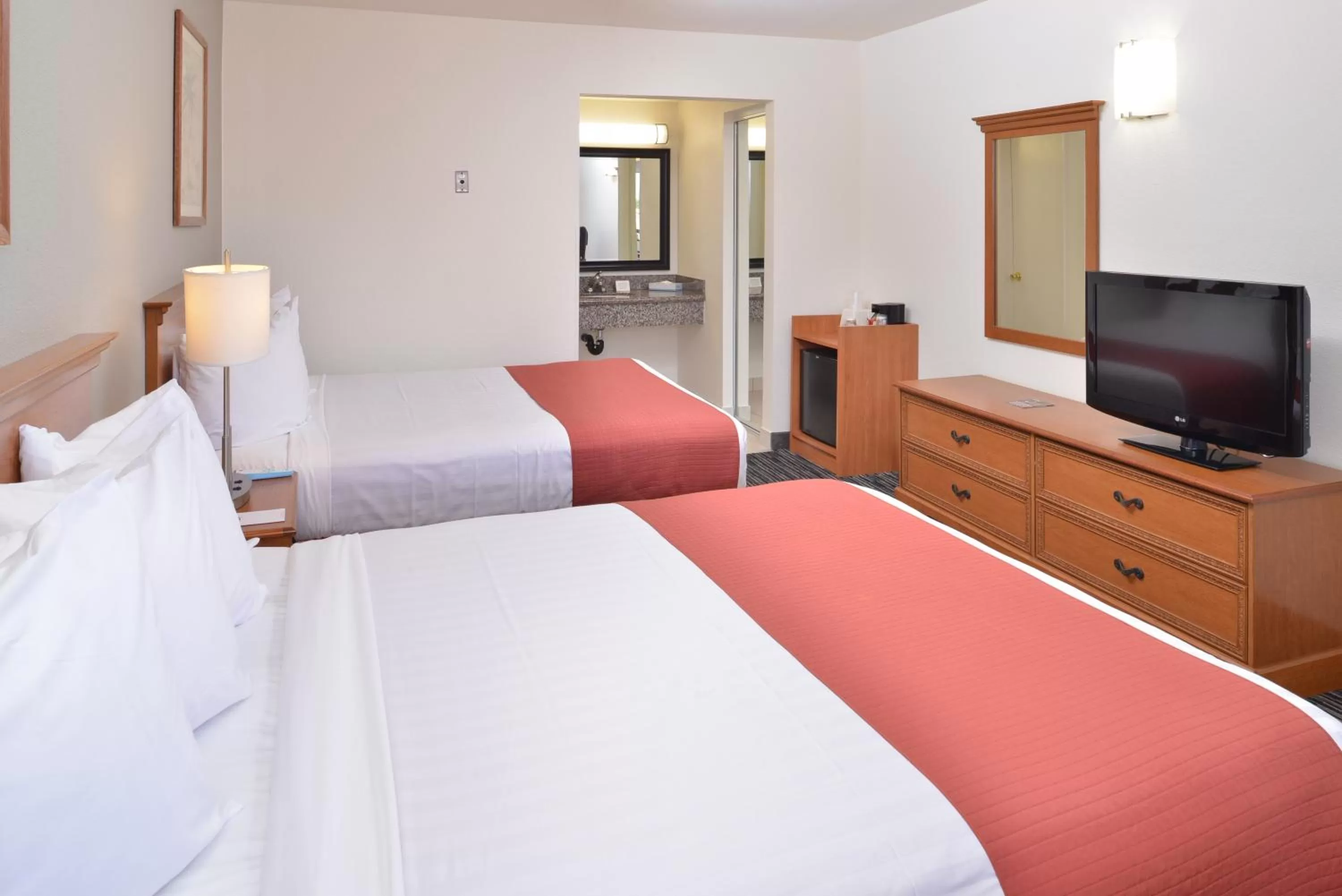 Photo of the whole room, Bed in Pleasant Inn