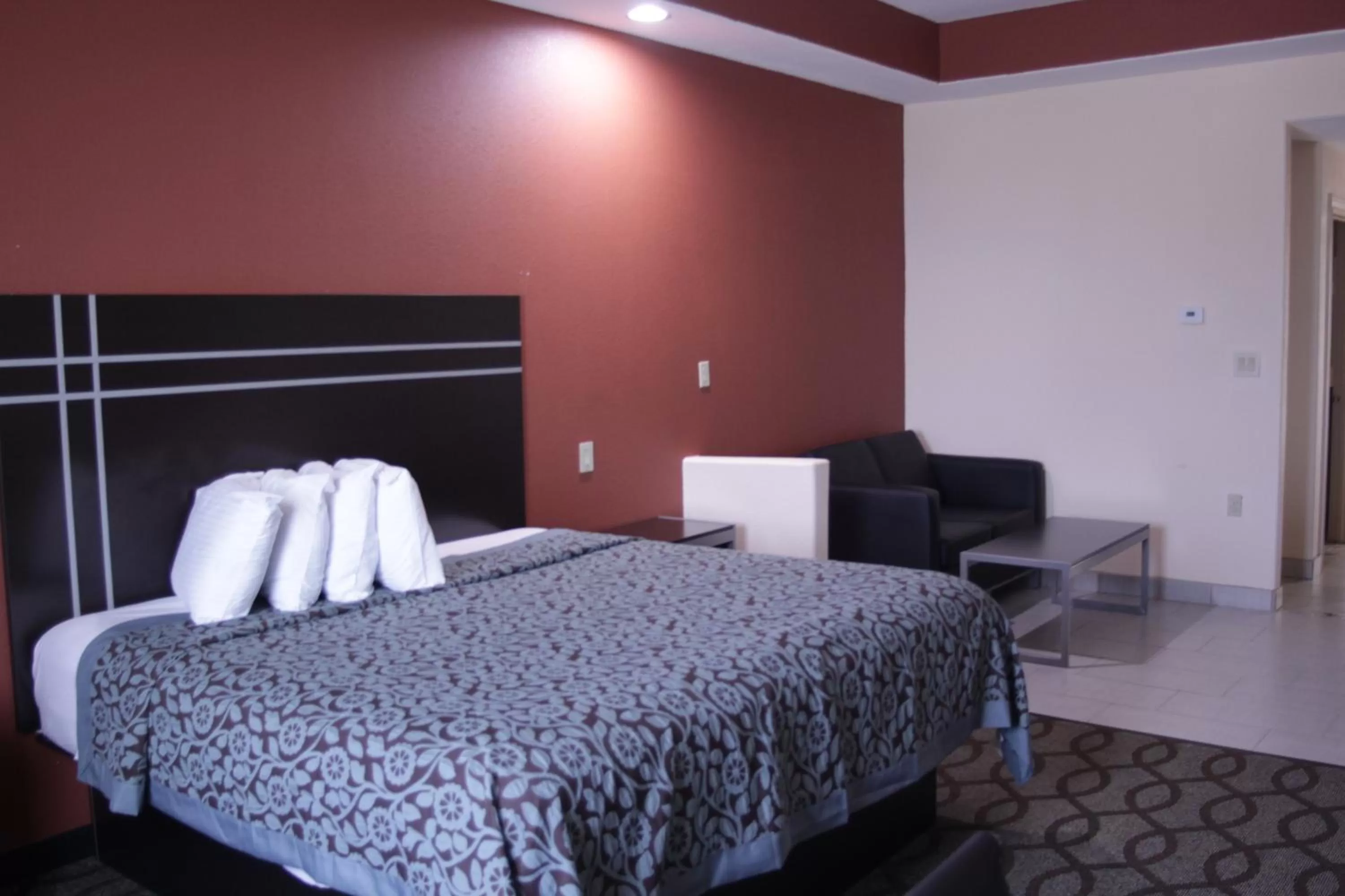 Bed in Americas Best Value Inn Port Aransas