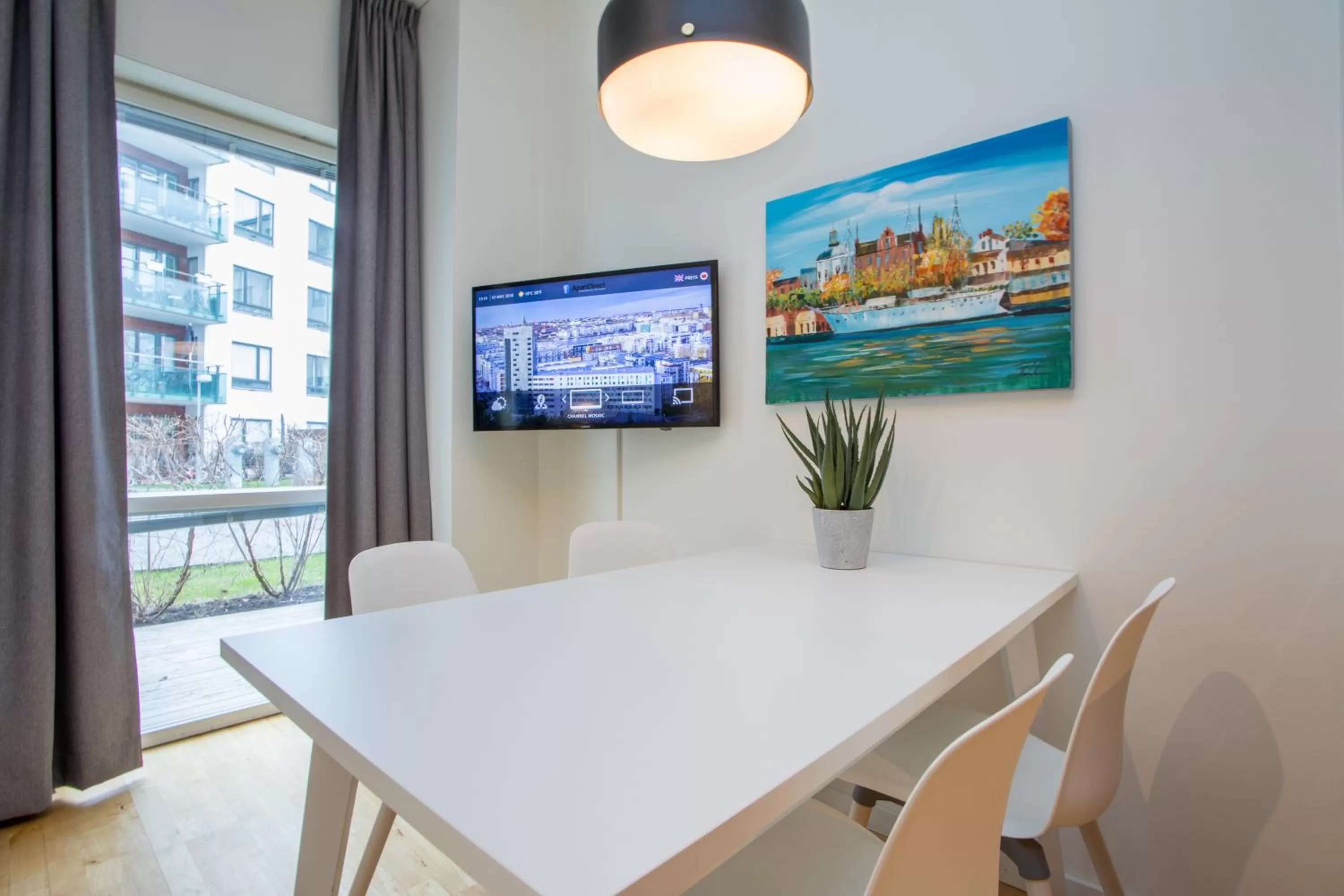 Dining area in ApartDirect Hammarby Sjöstad