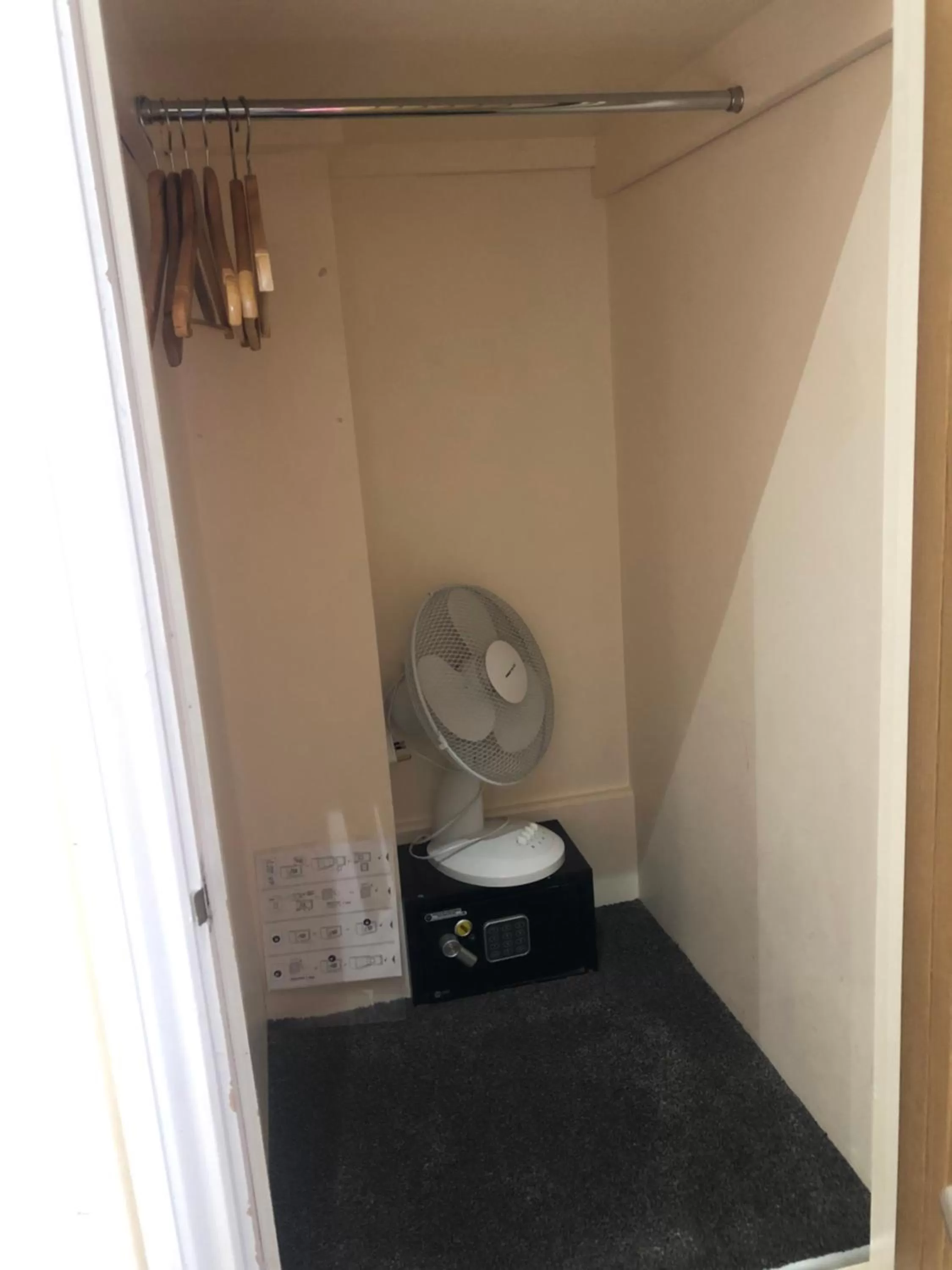 wardrobe in Queen Phillippa