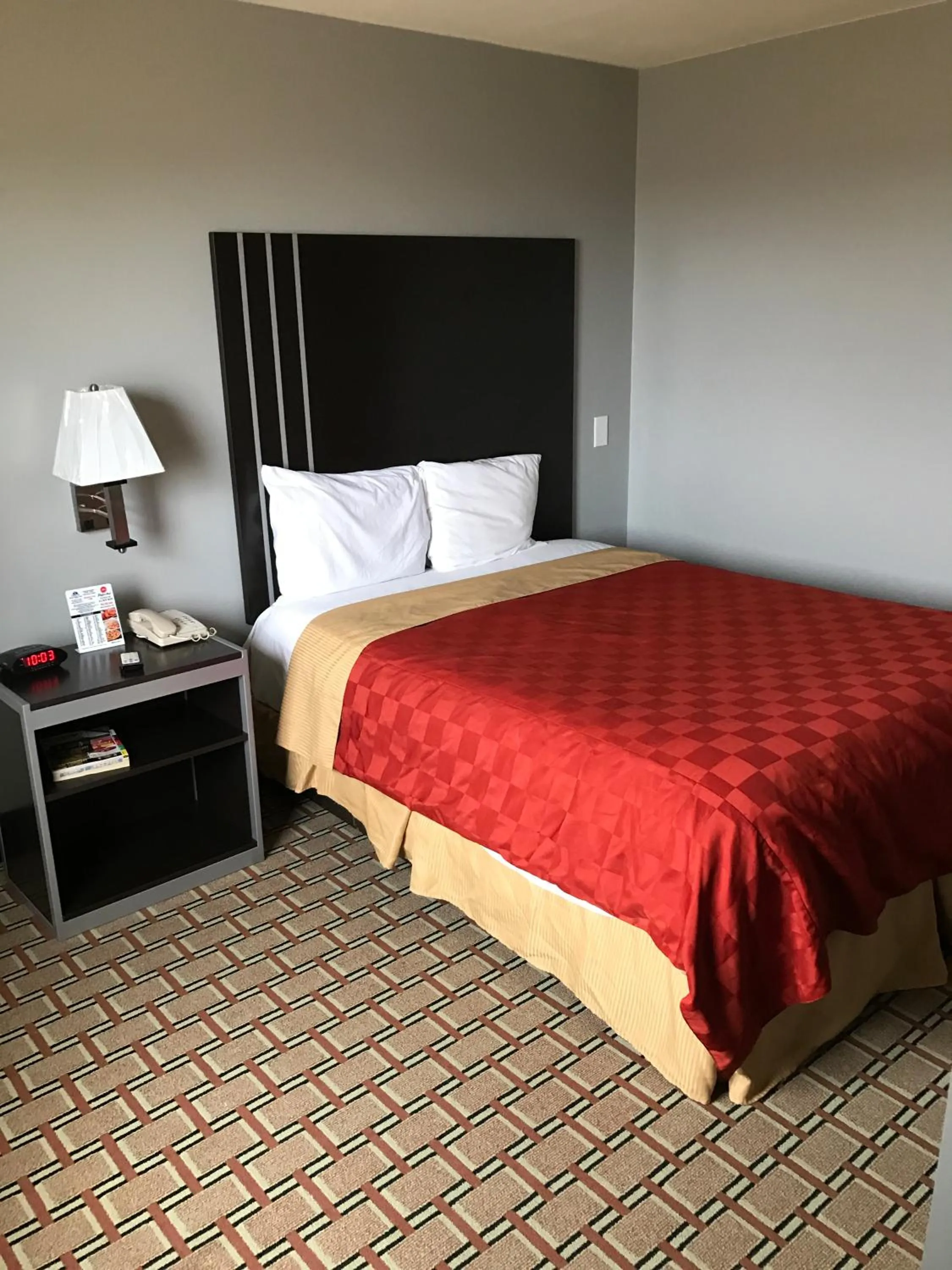 Bedroom, Bed in Express Inn Weslaco/Mercedes