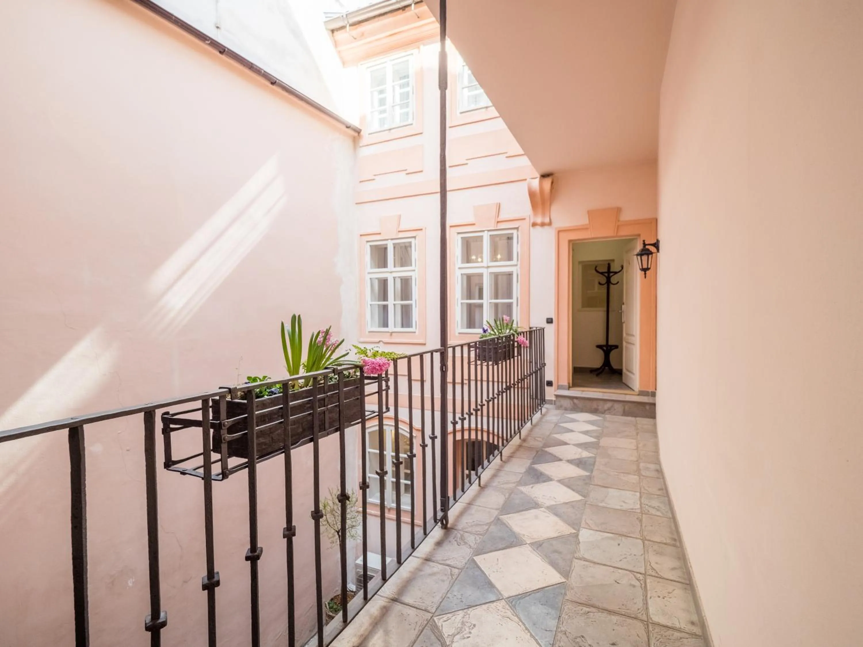 Patio in Chateau 9 Apartments by Adrez