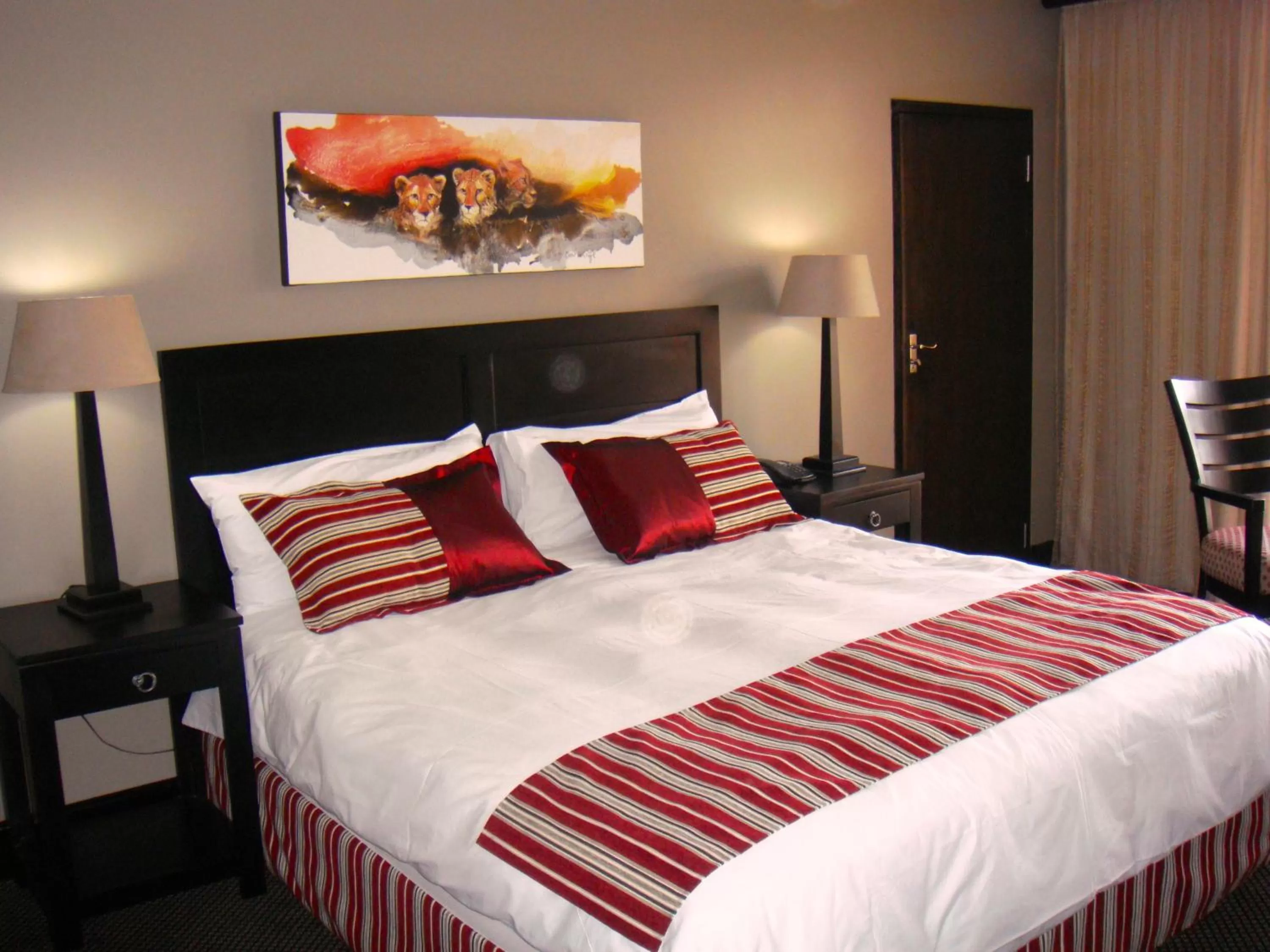 Bed in African Sky Hotels - Pine Lake Inn