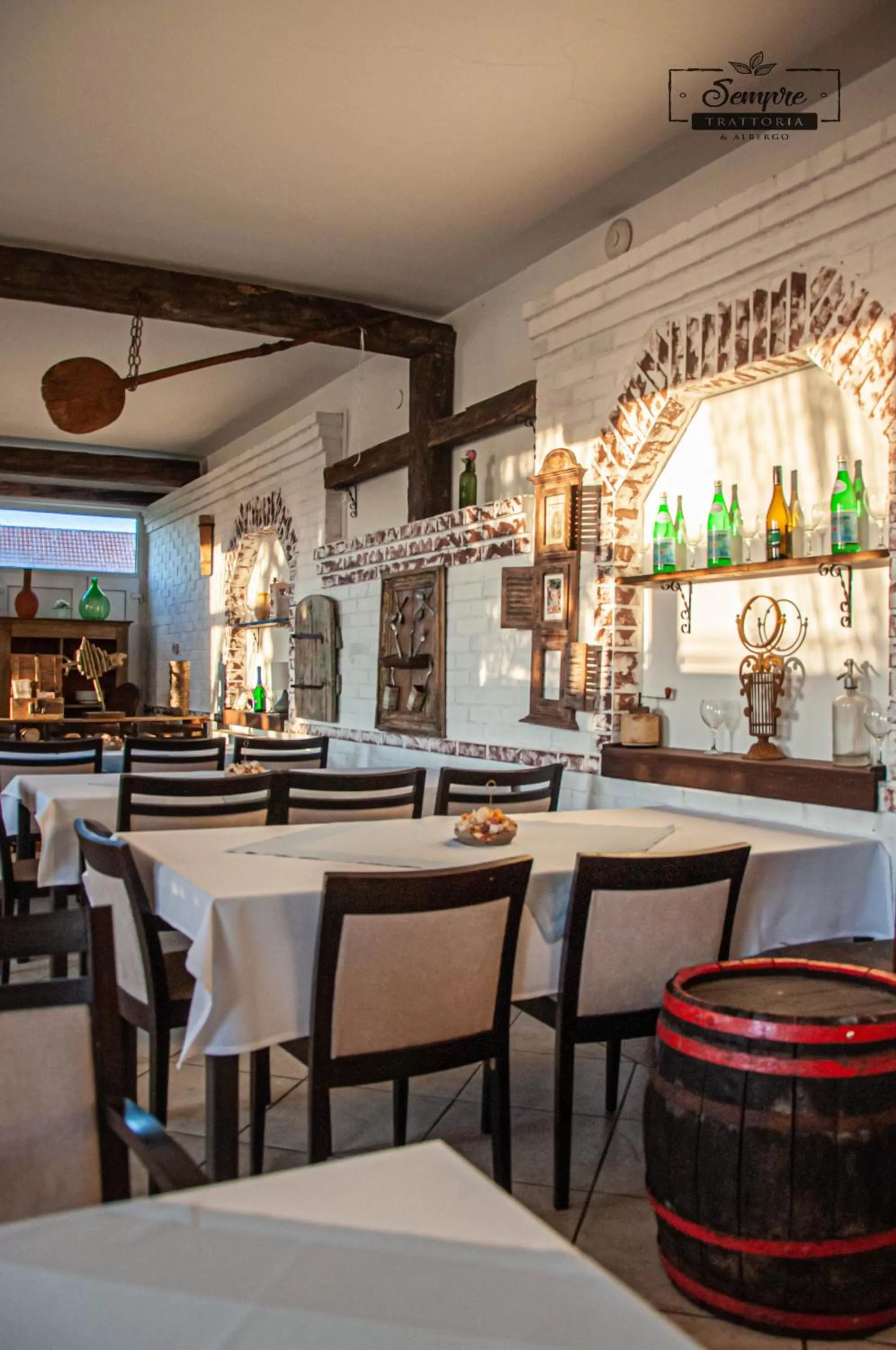 Restaurant/Places to Eat in Sempre Étterem És Panzió