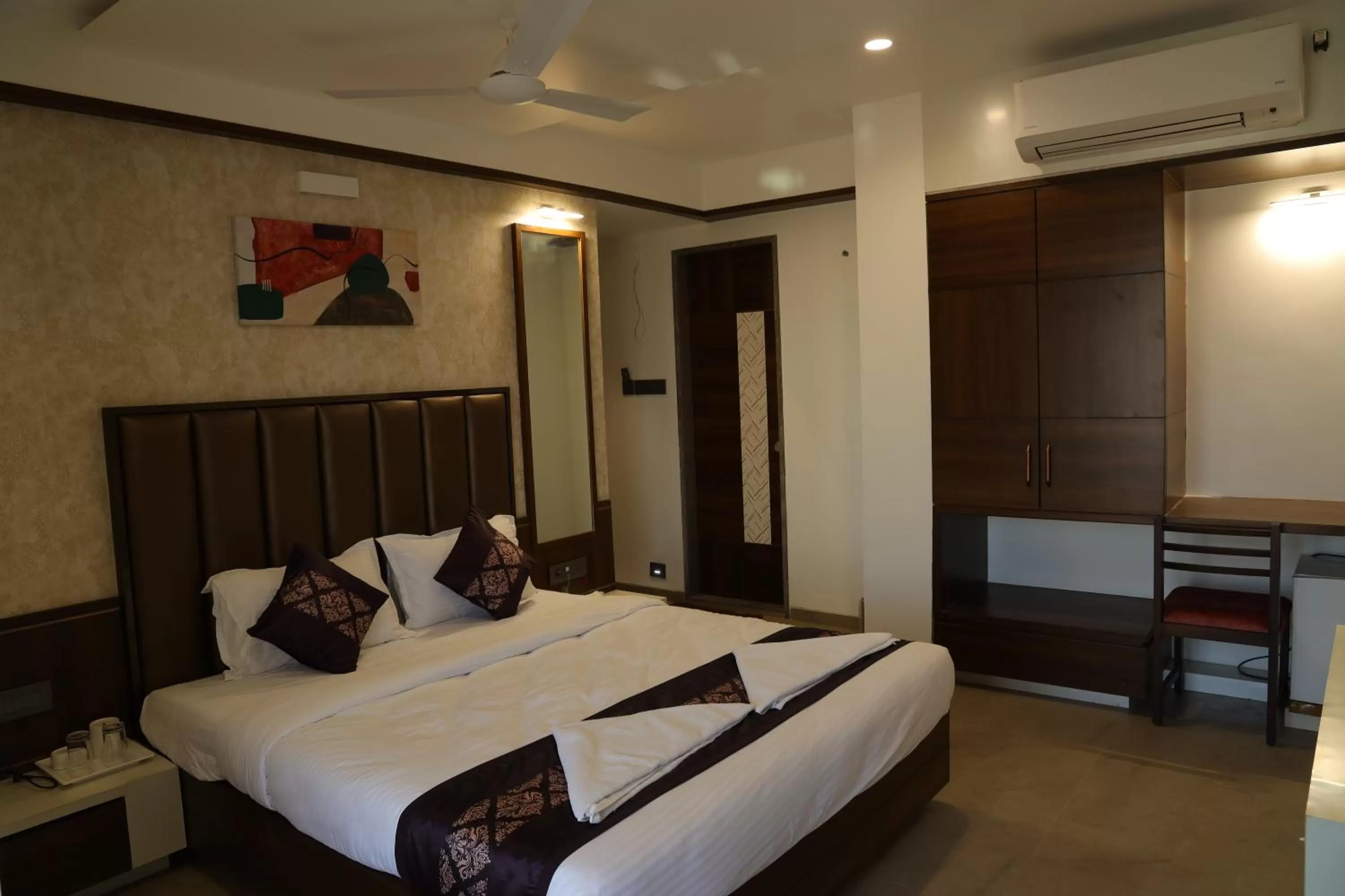 Bedroom, Bed in Blisss Hotel Kolhapur