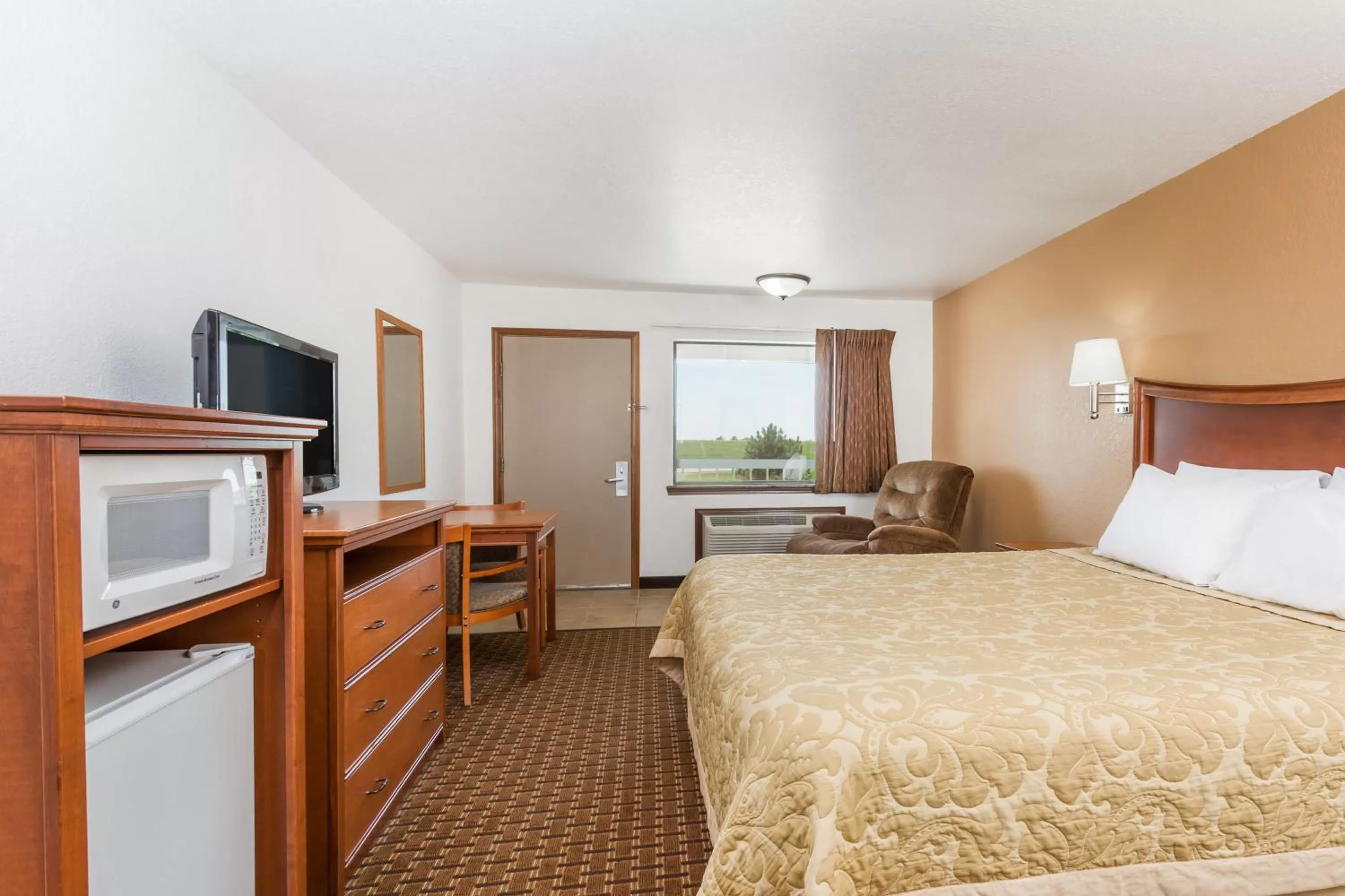 Photo of the whole room, Bed in Super 8 by Wyndham Goodland