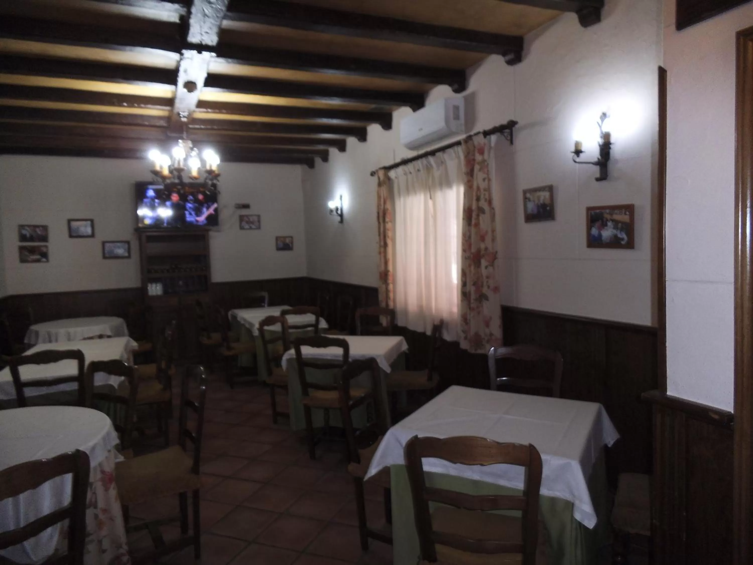 Restaurant/places to eat in Hostal Los Galgos