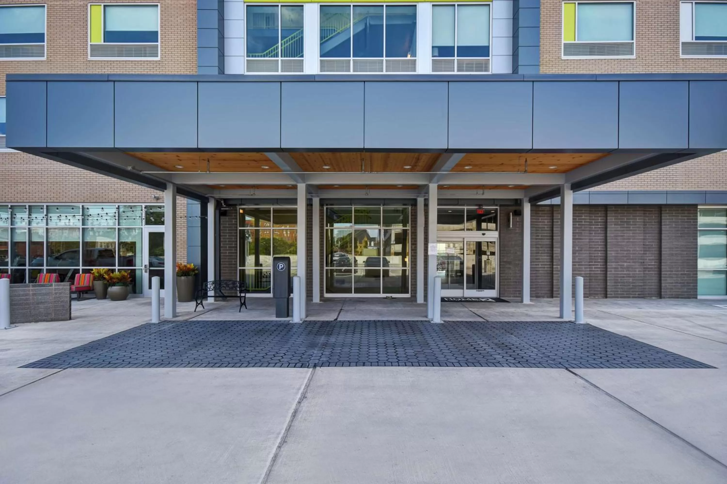 Property building in Home2 Suites By Hilton Columbus Downtown