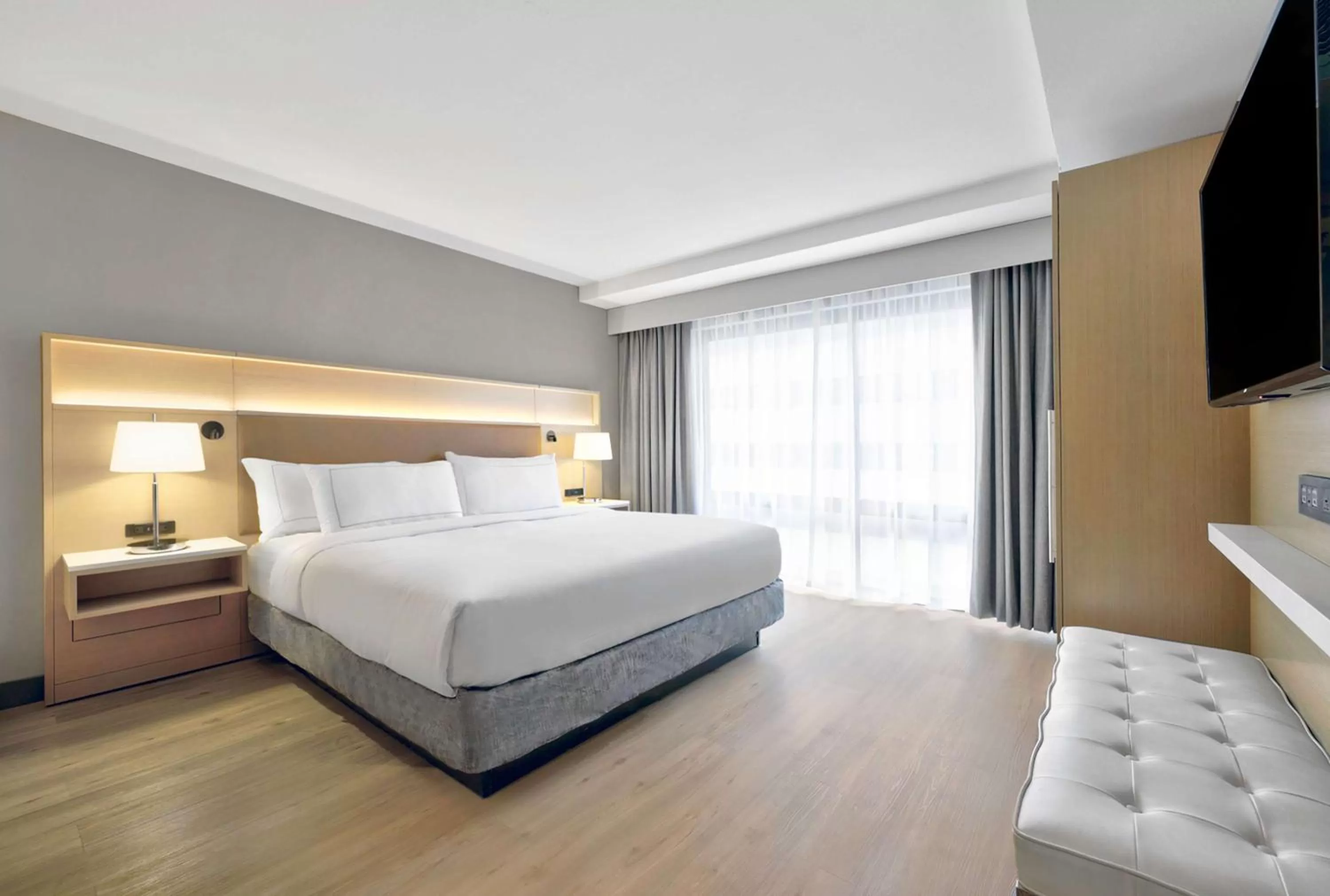 Bed in DoubleTree by Hilton Davenport