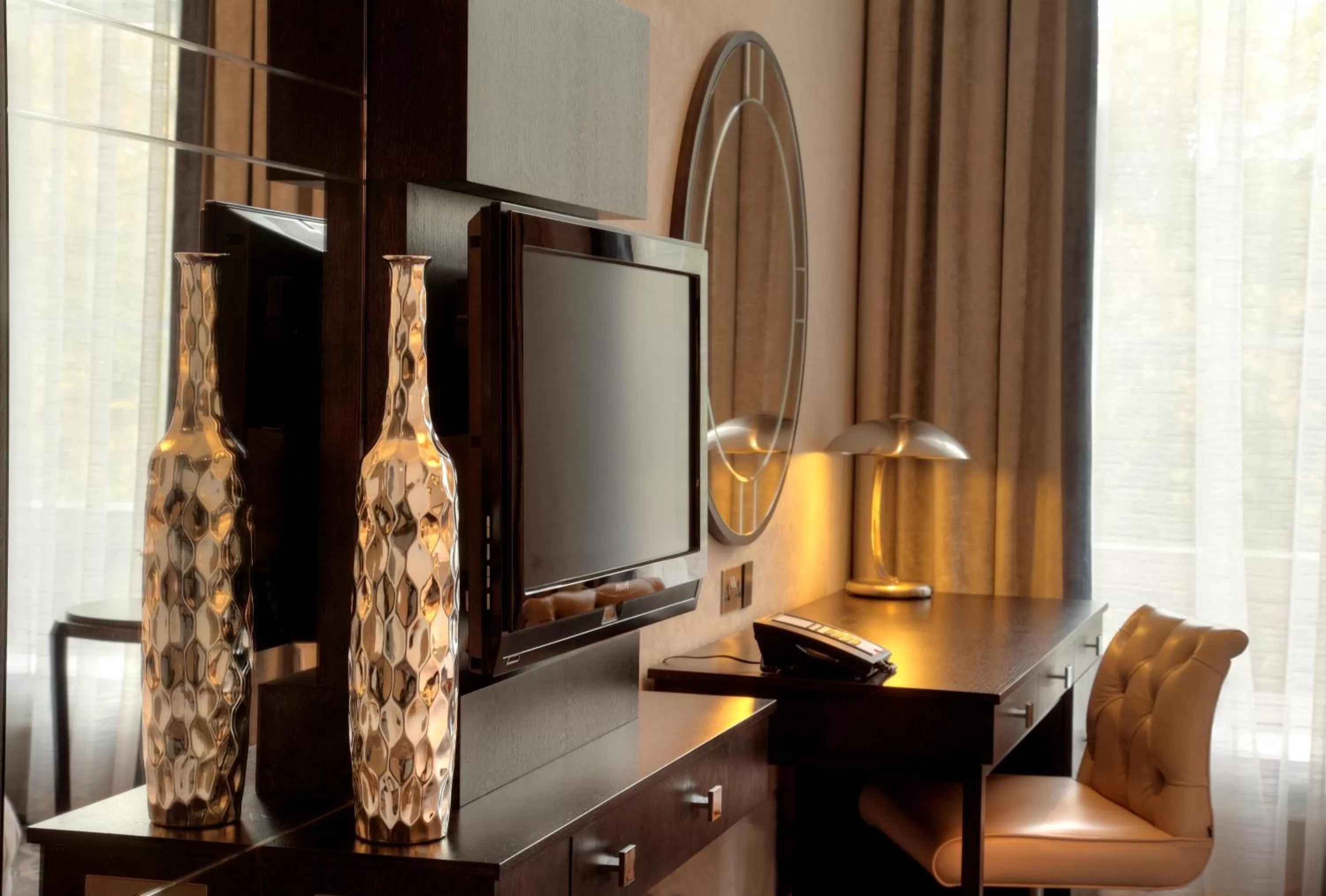 TV and multimedia in Glasgow Grosvenor Hotel