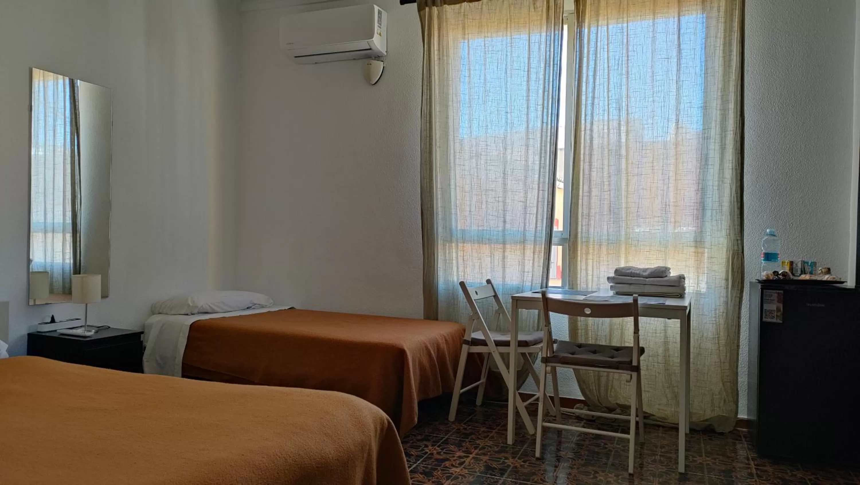 Photo of the whole room, Bed in Pensión Benavente AP-7 3min coche Playa 5 min Self check-in 24h