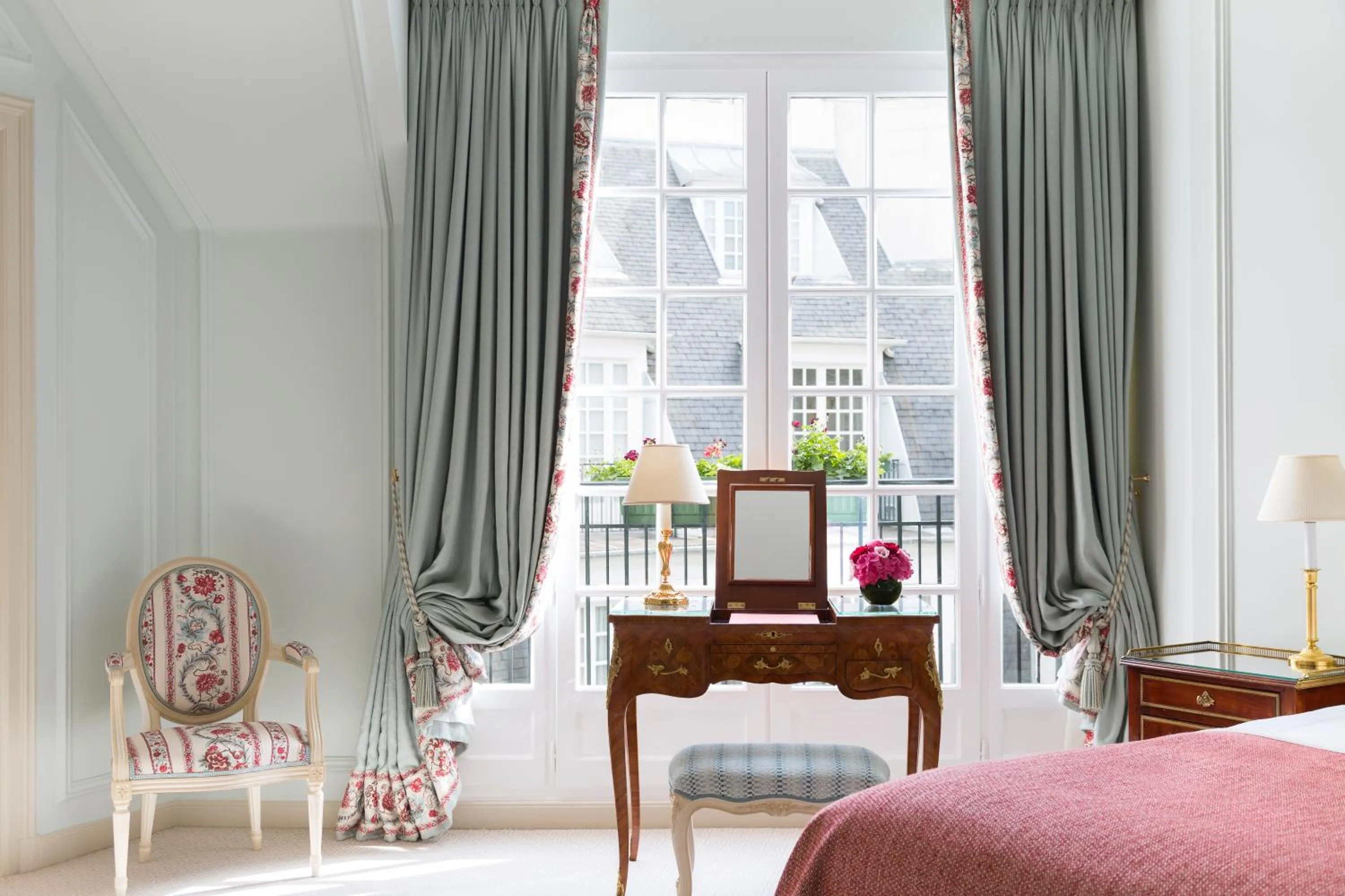 Photo of the whole room, Bed in Le Bristol Paris, Oetker Hotels