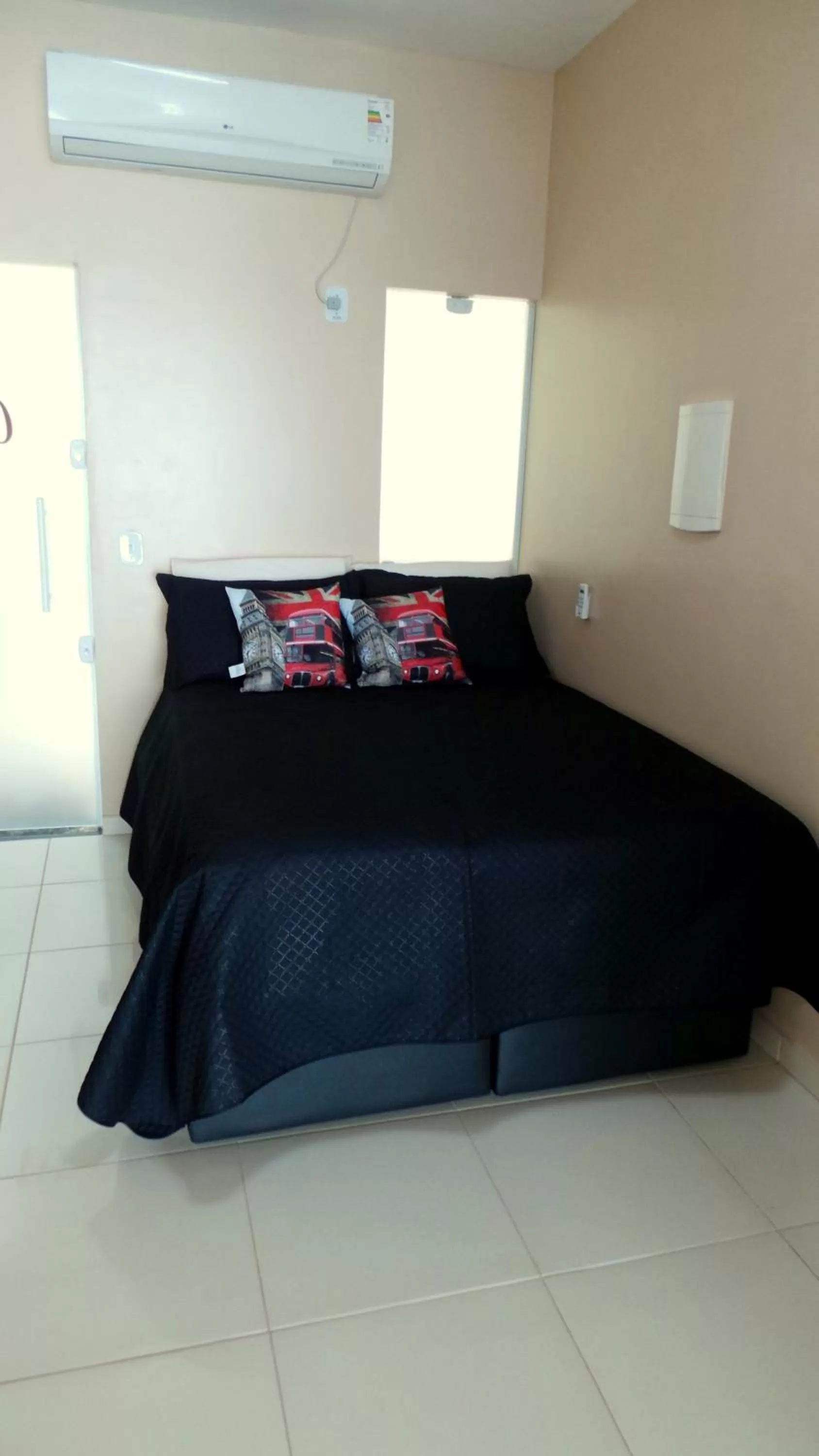 Bedroom, Bed in Ocean Green Flats