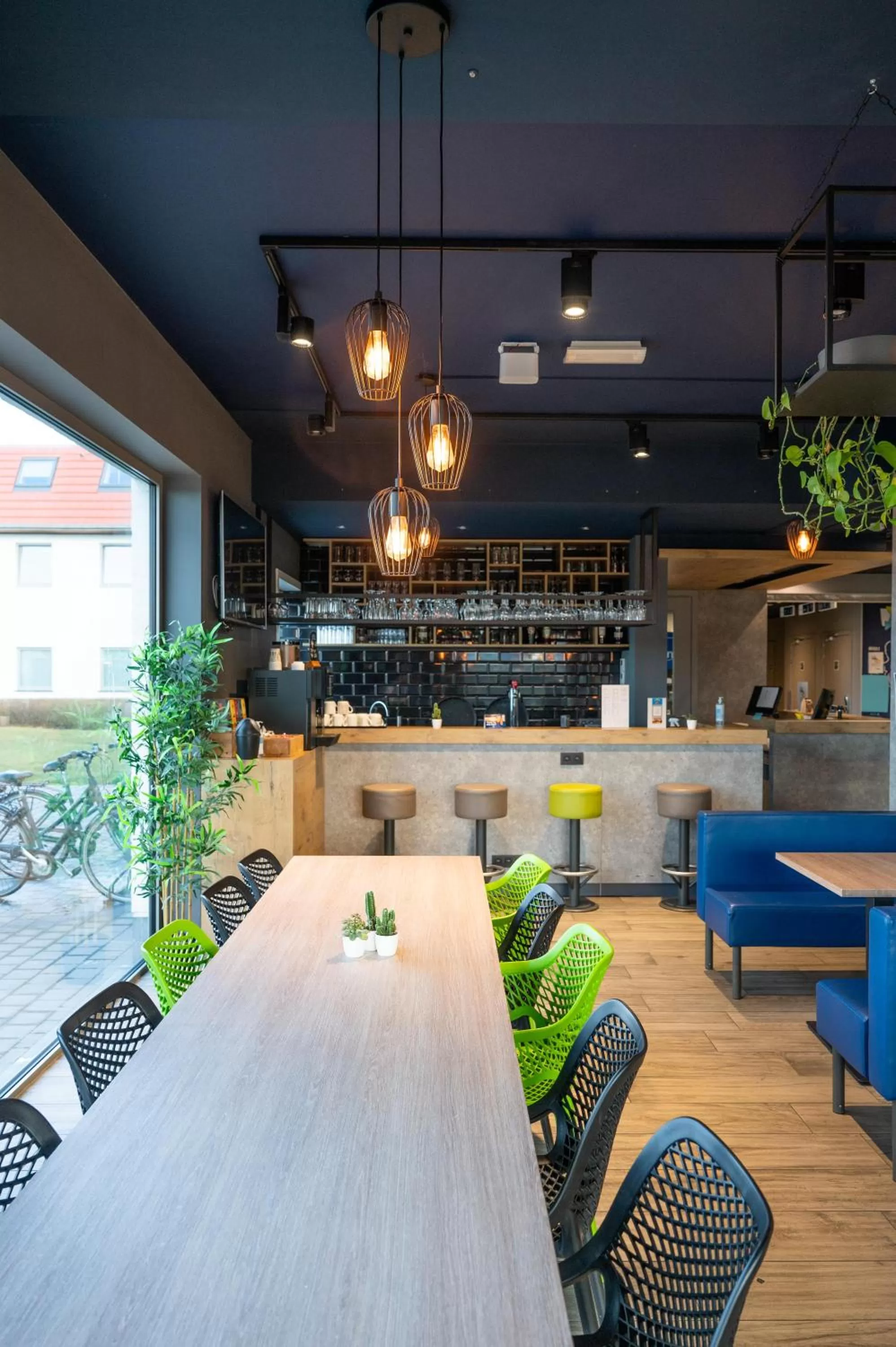 Lounge or bar in ibis budget Oostende Airport