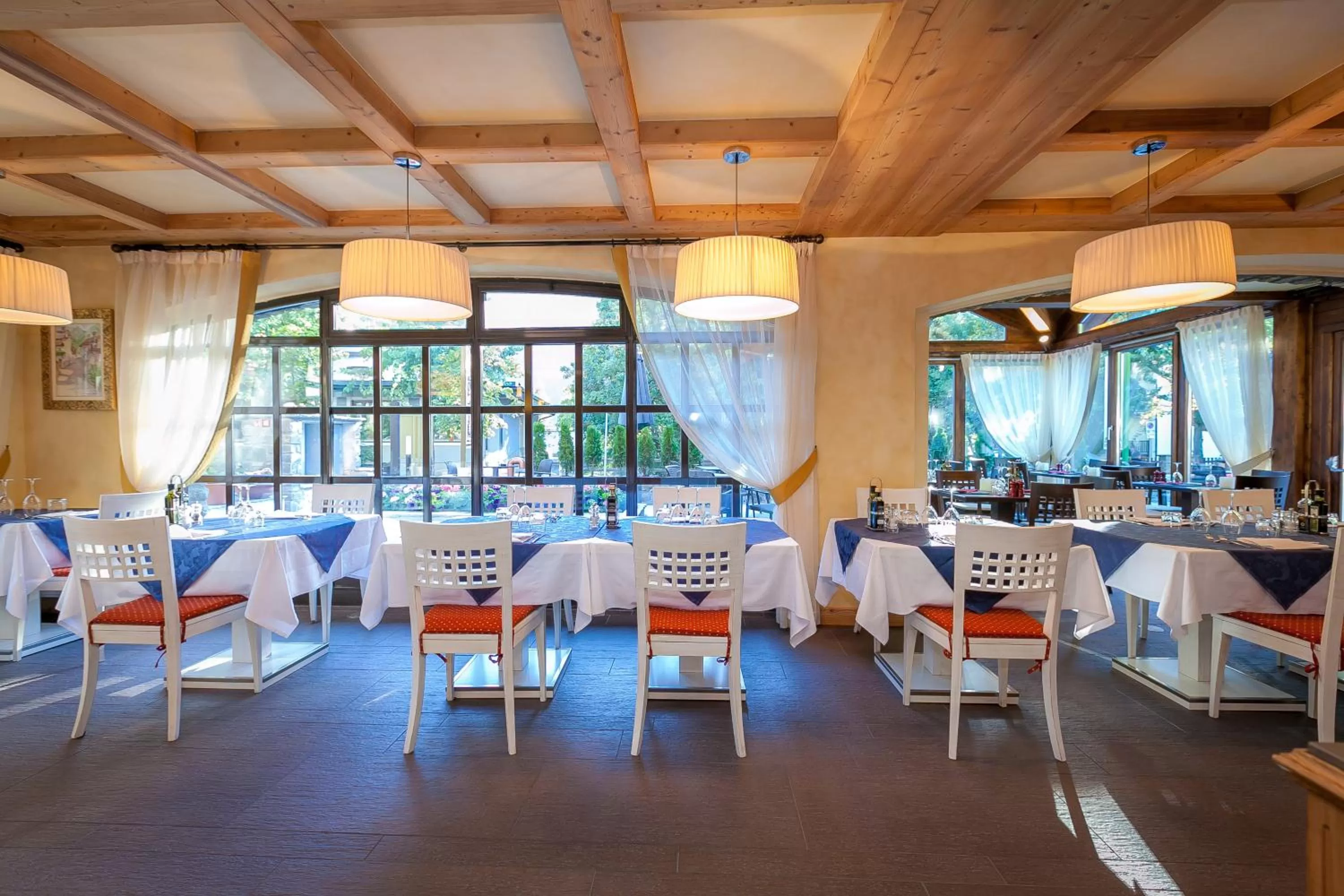 Restaurant/places to eat in Hotel Lo Scoiattolo