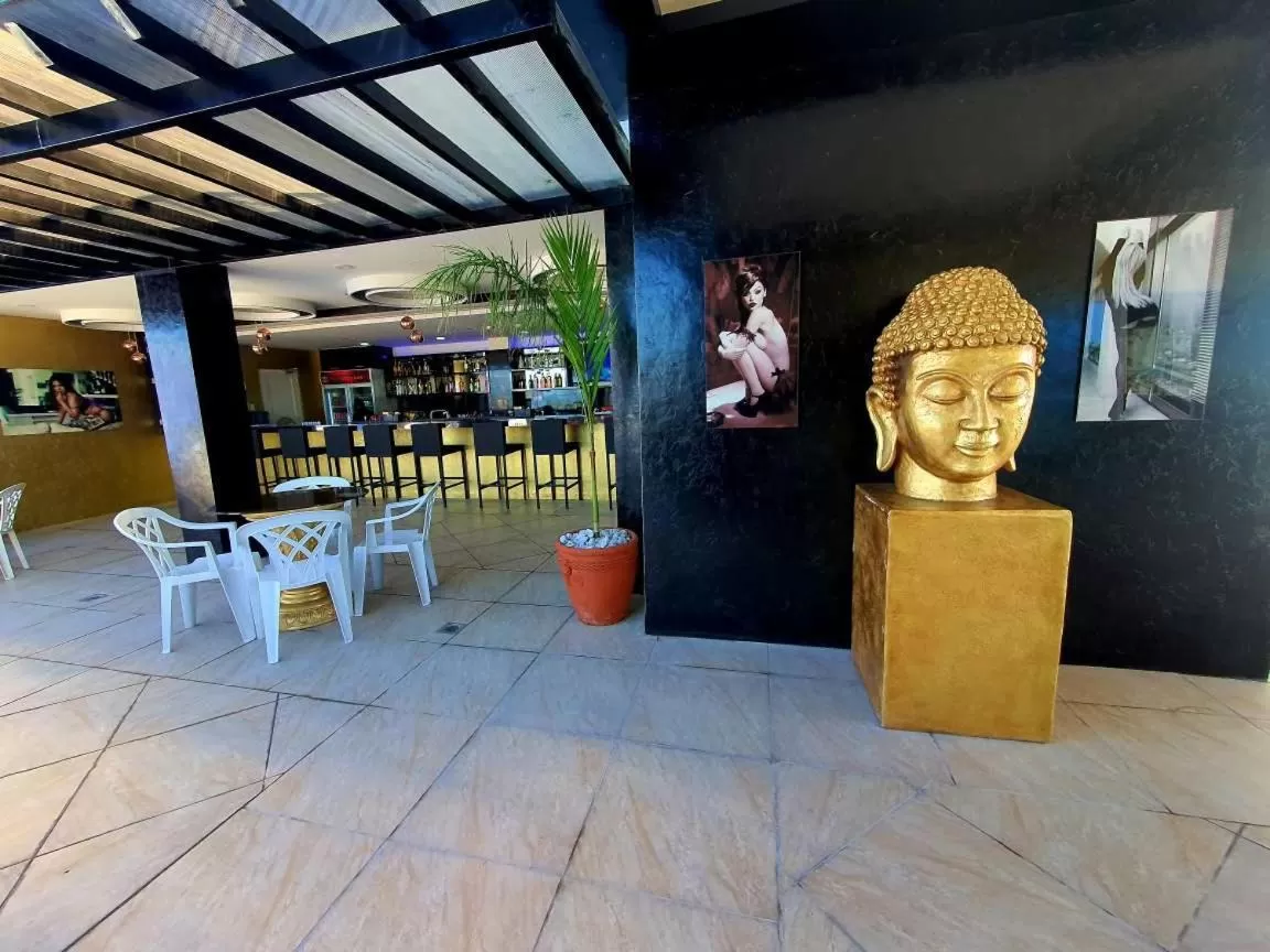 Restaurant/places to eat in Kandi Palace