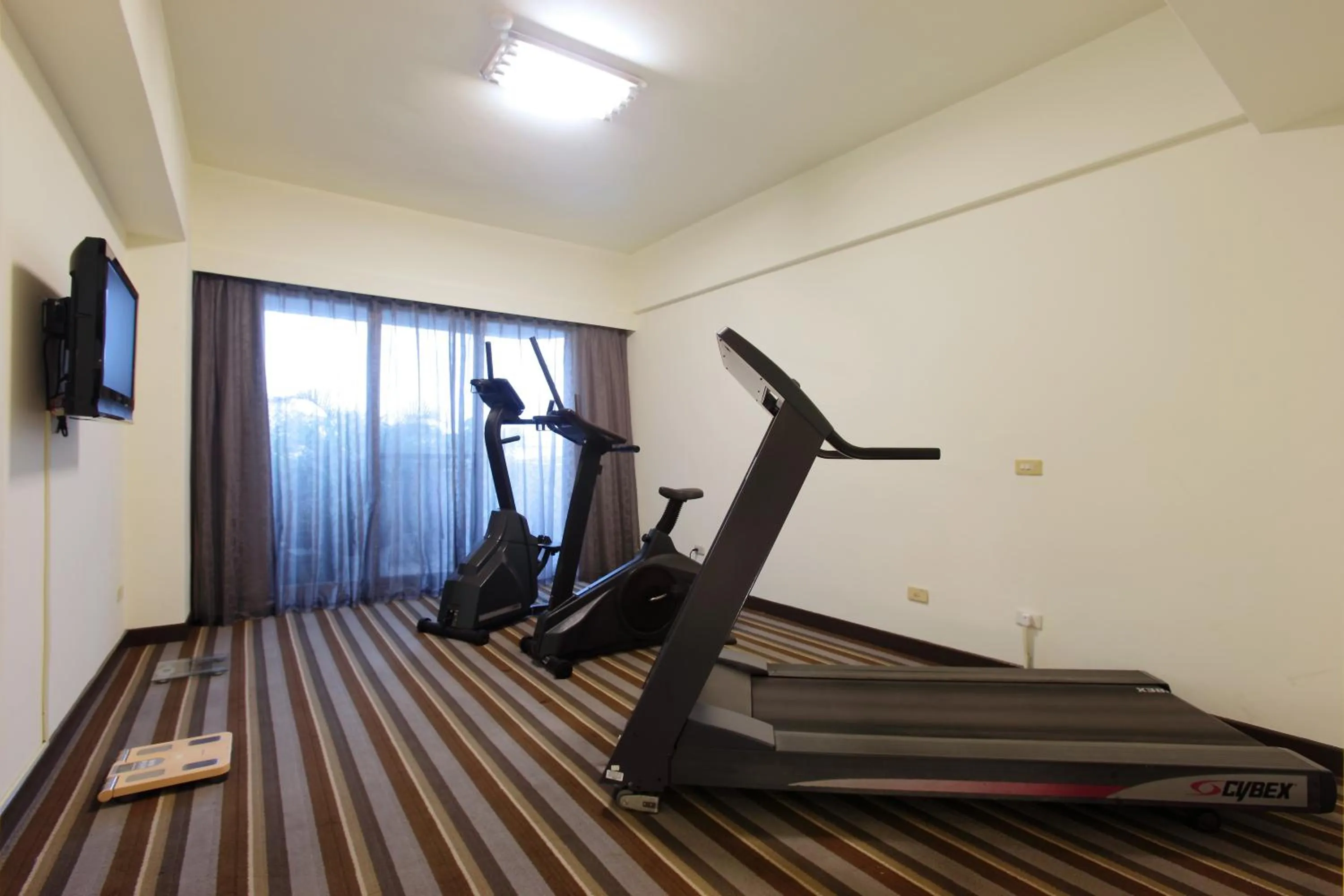 Fitness centre/facilities in Metro Hotel