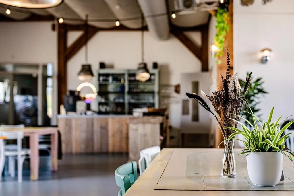 Restaurant/places to eat in TinyParks Cast Away