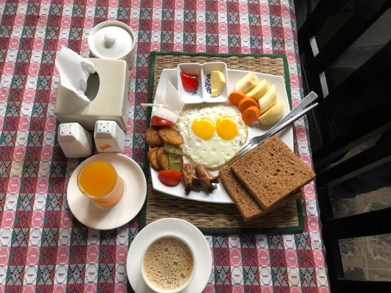 Continental breakfast in Hotel Silver Oaks Inn