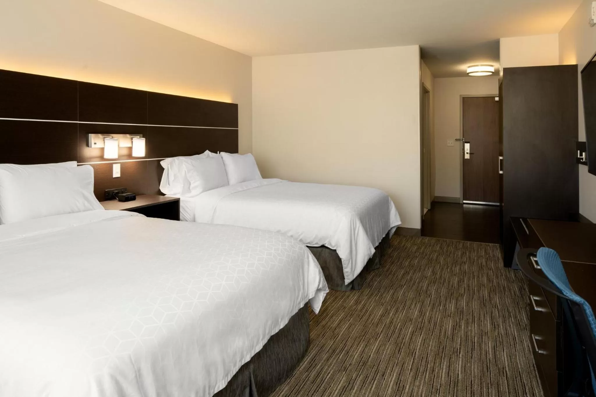 Photo of the whole room, Bed in Holiday Inn Express & Suites - Bullhead City by IHG