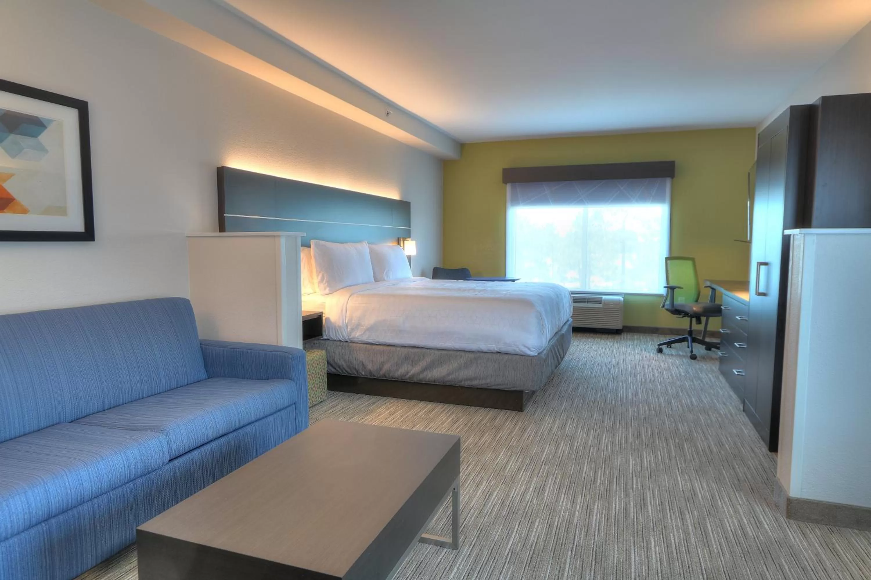 Photo of the whole room, Bed in Holiday Inn Express Hotel & Suites Mobile Saraland by IHG