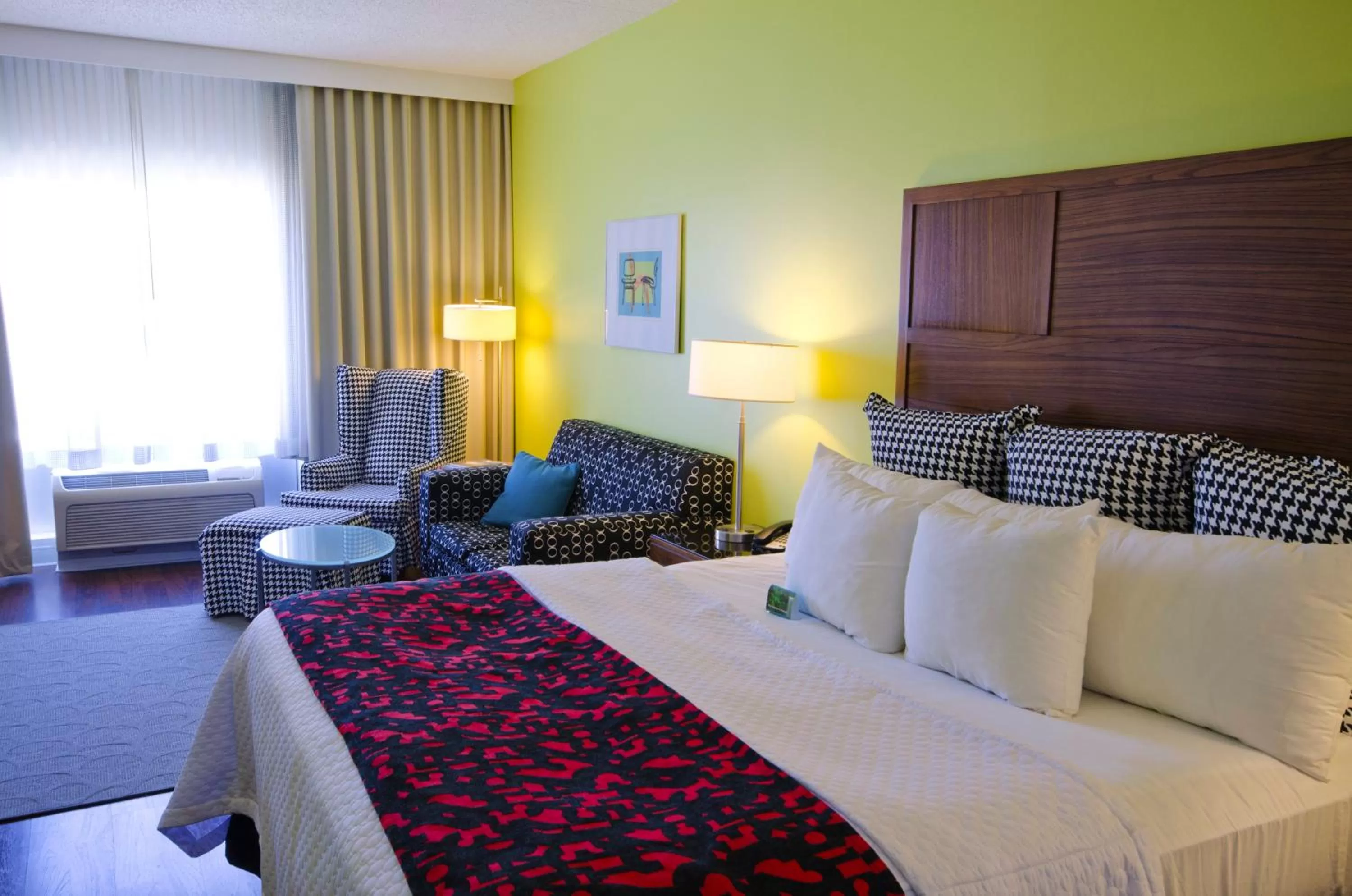 Photo of the whole room, Bed in Hotel Indigo Columbus Architectural Center by IHG