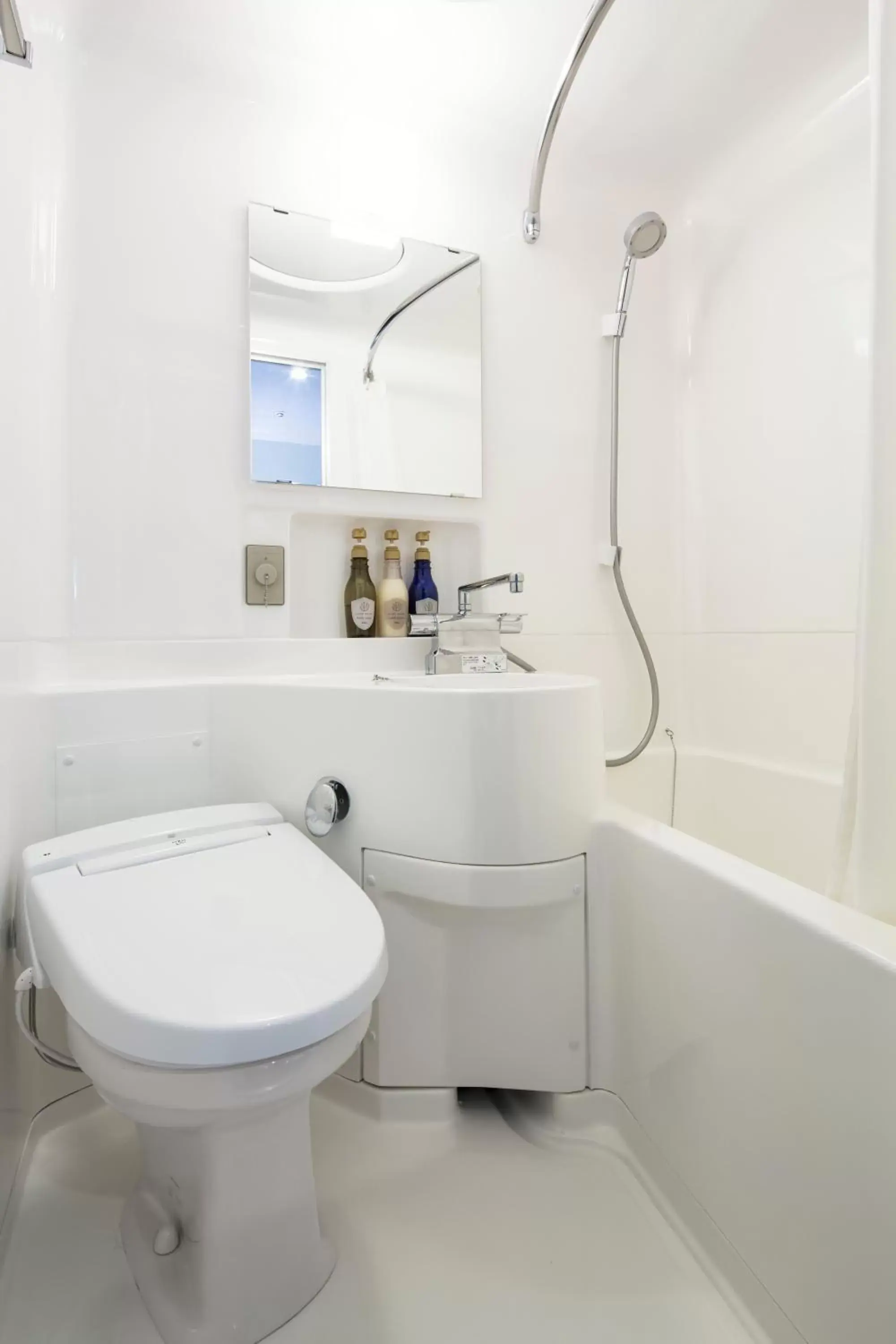 Standard Single Room - single occupancy - Non-Smoking in HOTEL MYSTAYS Shin Osaka Conference Center Standard Single Room - single occupancy - Non-Smoking in HOTEL MYSTAYS Shin Osaka Conference Center