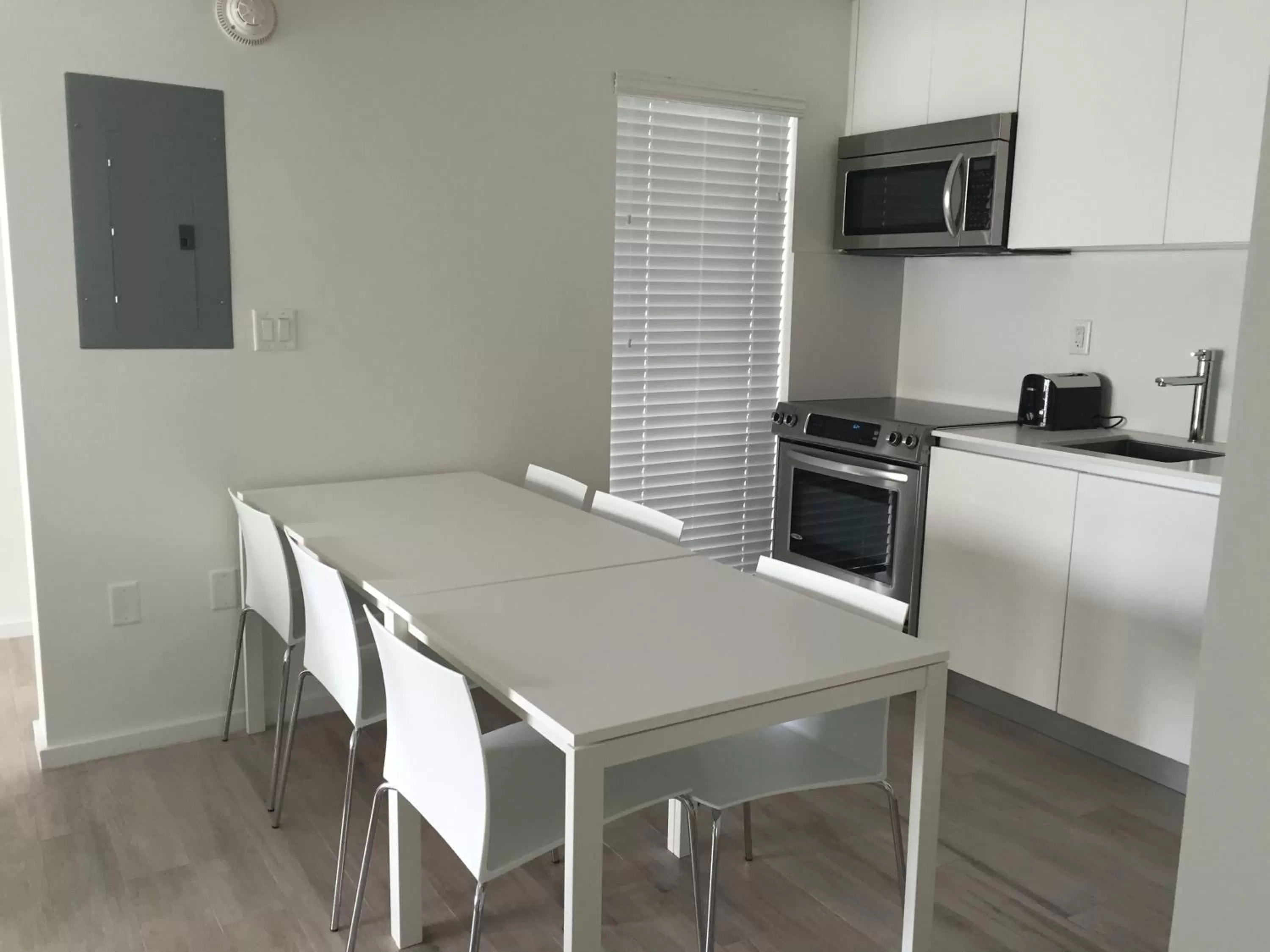 Kitchen or kitchenette in Beach Haus Key Biscayne Contemporary Apartments