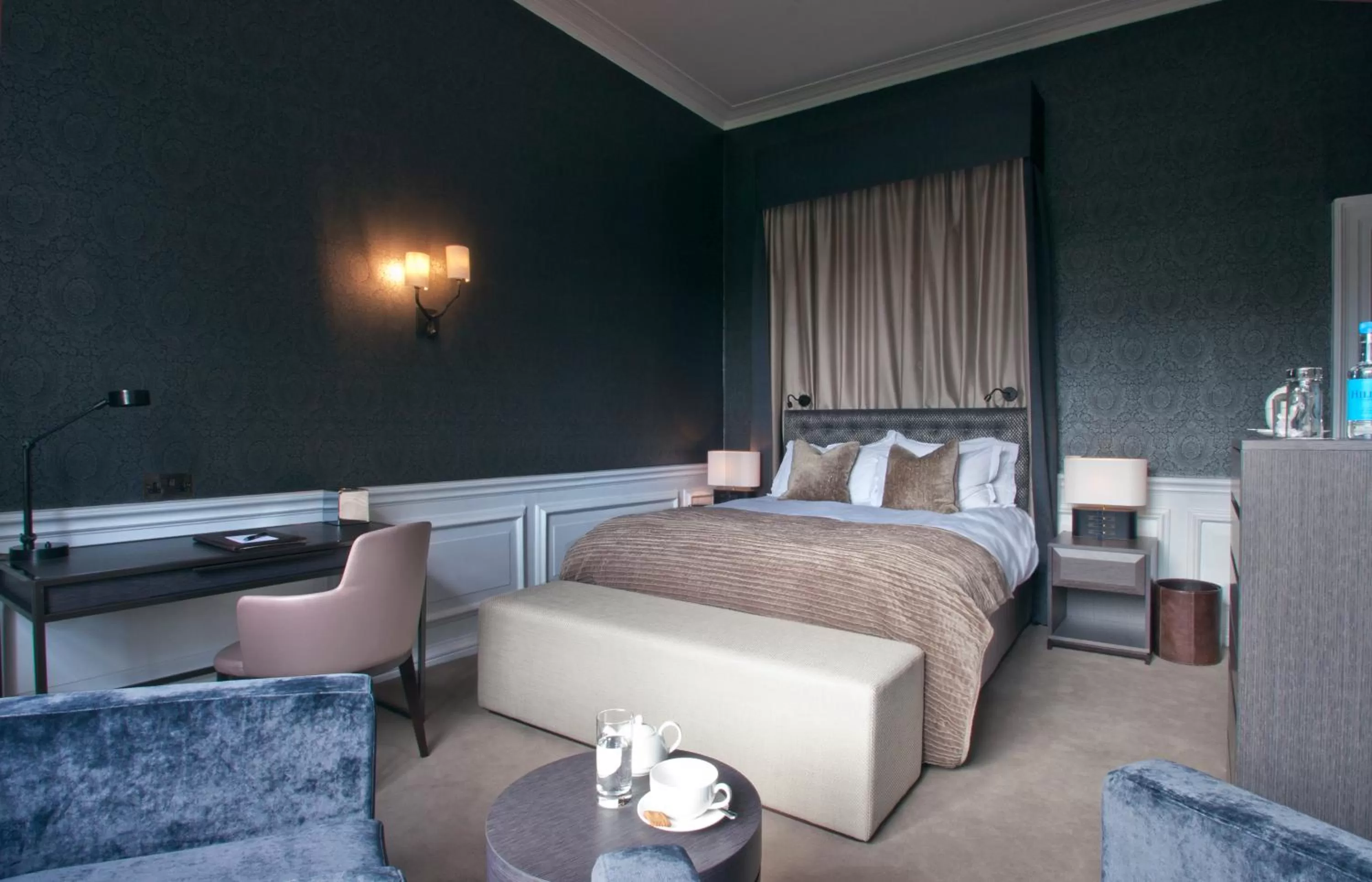 Bed in St Michael's Manor Hotel - St Albans