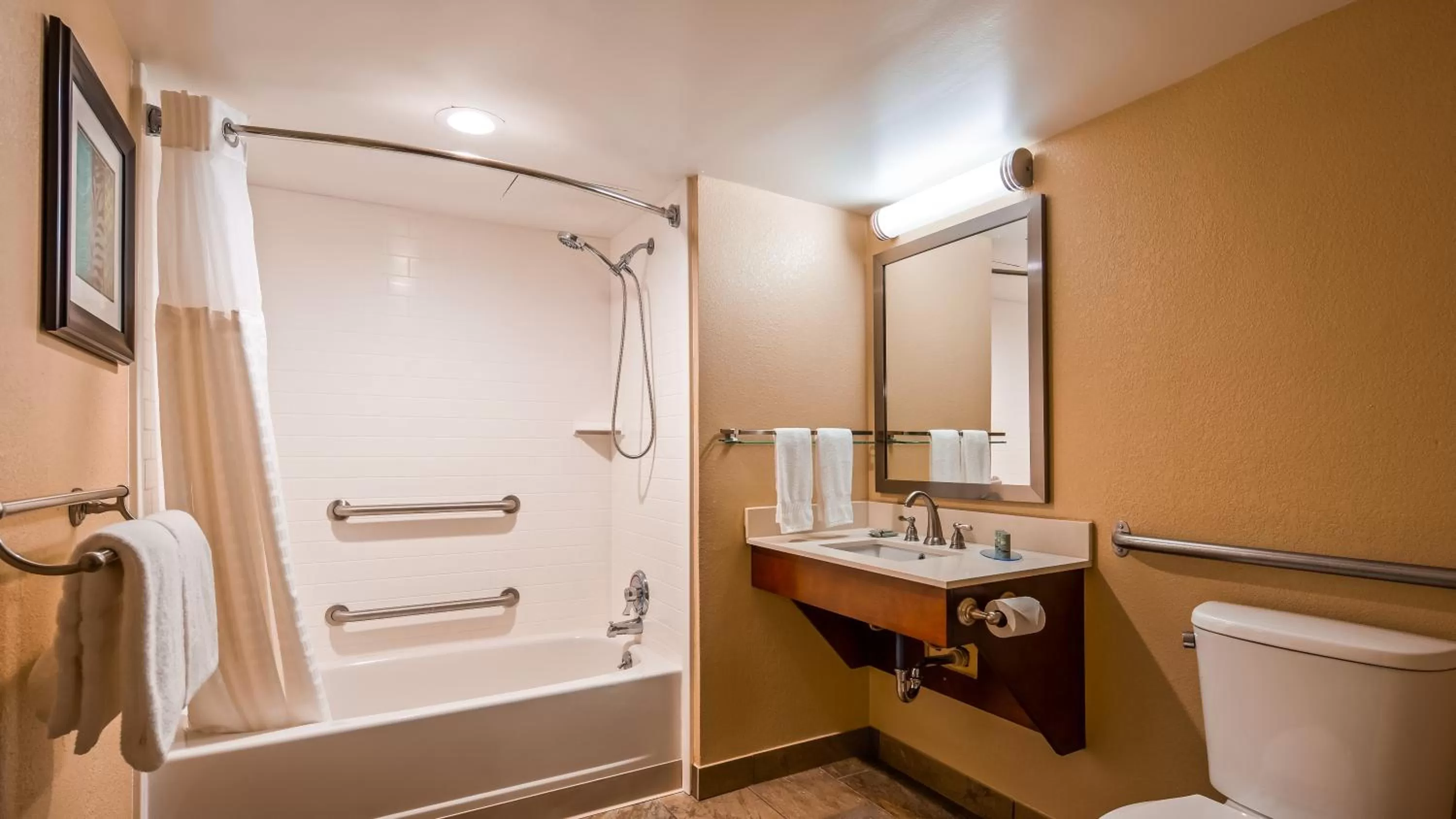 Bathroom in Best Western Warren Hotel