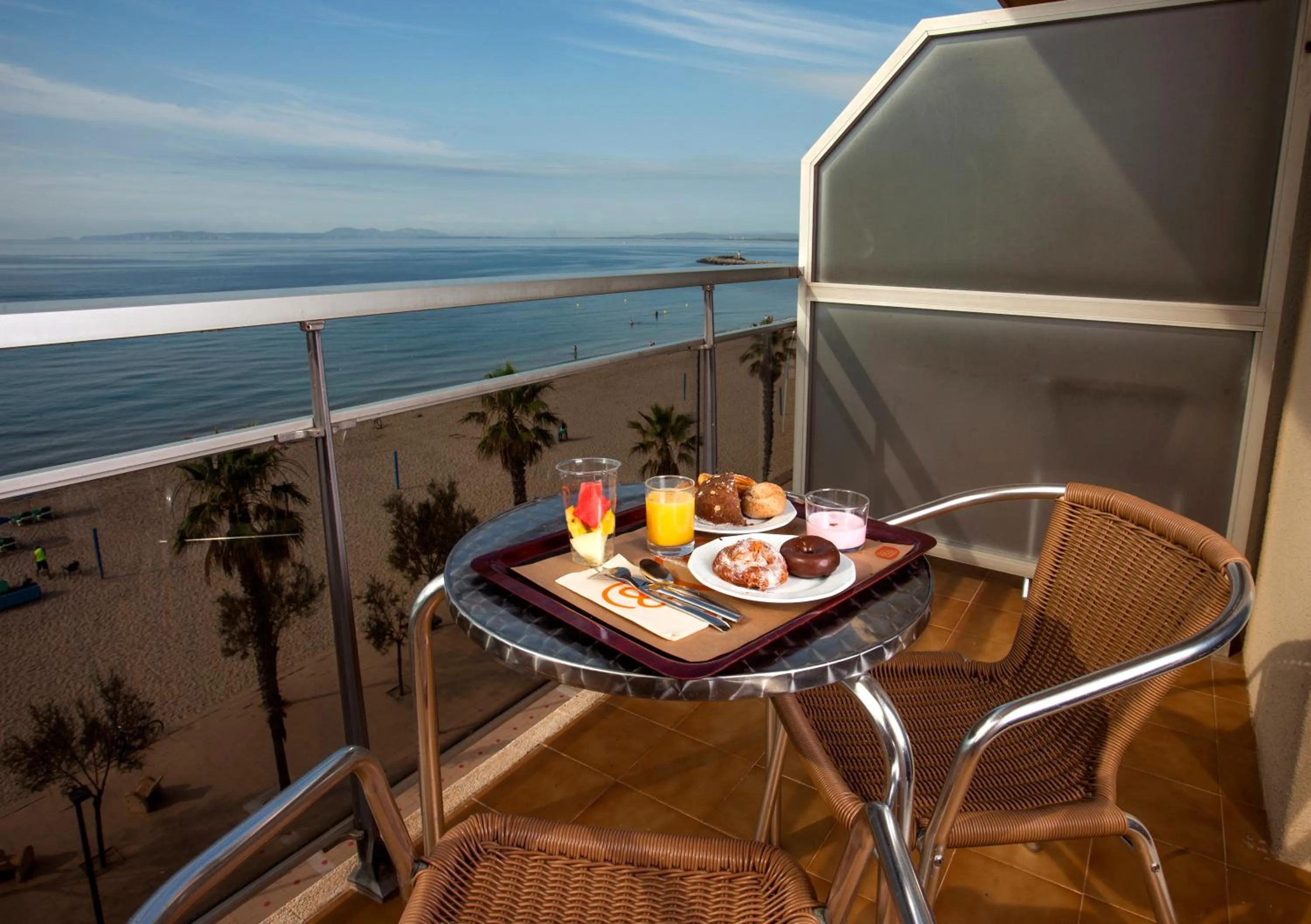 Day in Hotel Monterrey Roses by Pierre & Vacances