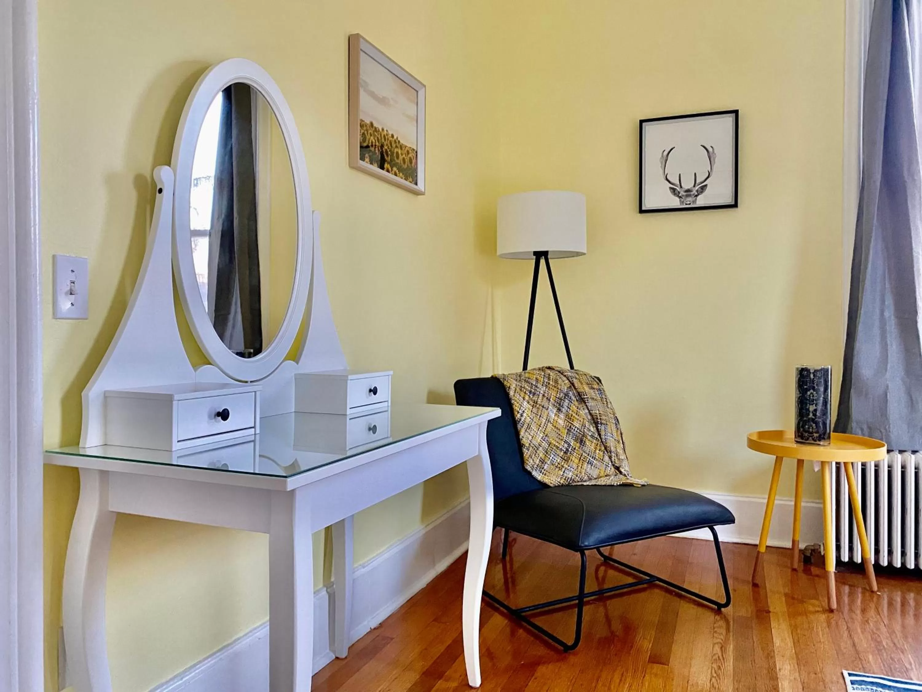 Bedroom, TV/Entertainment Center in Bloom Farm Guesthouse