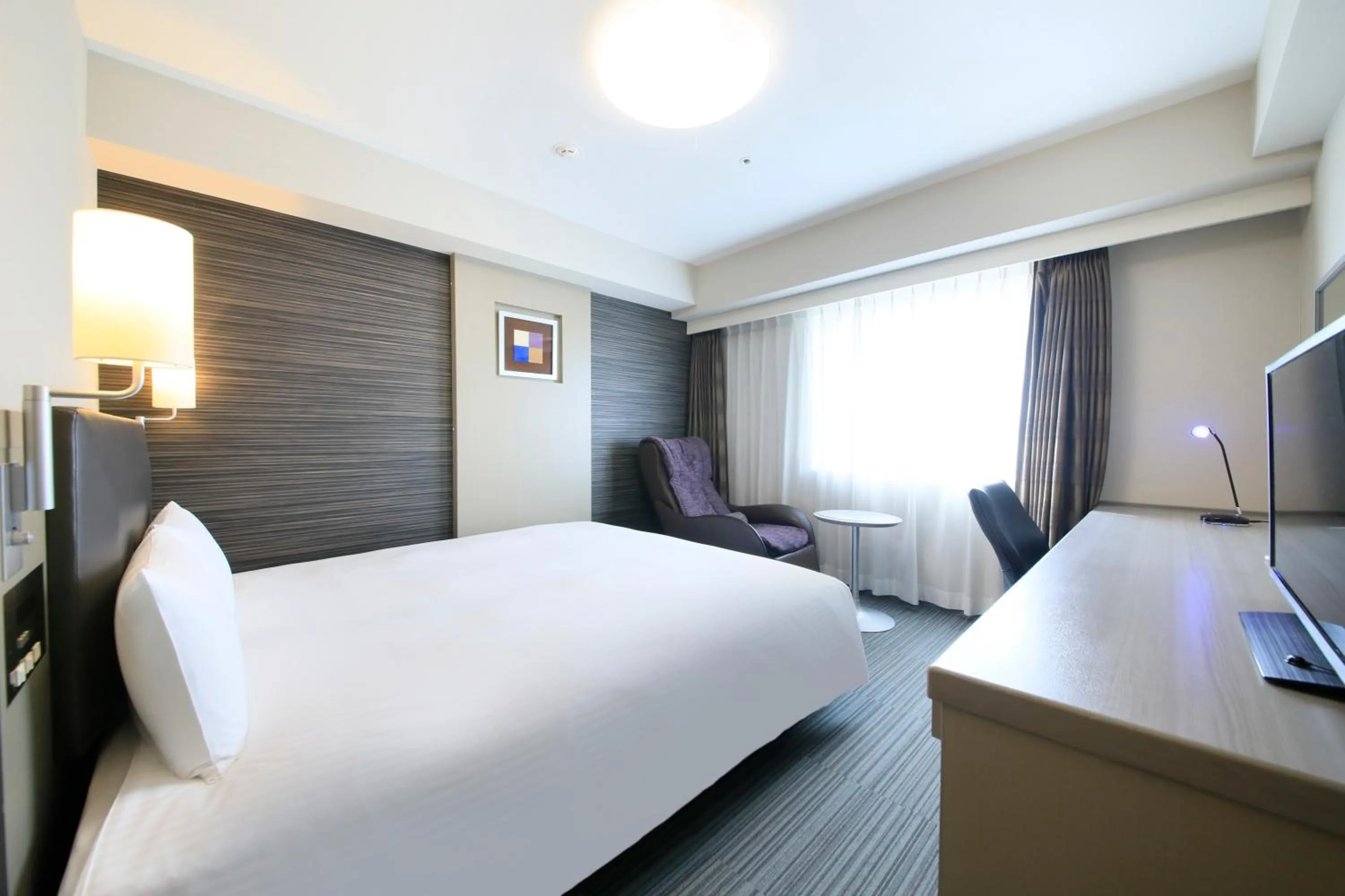 Photo of the whole room, Bed in Daiwa Roynet Hotel Tokyo Osaki