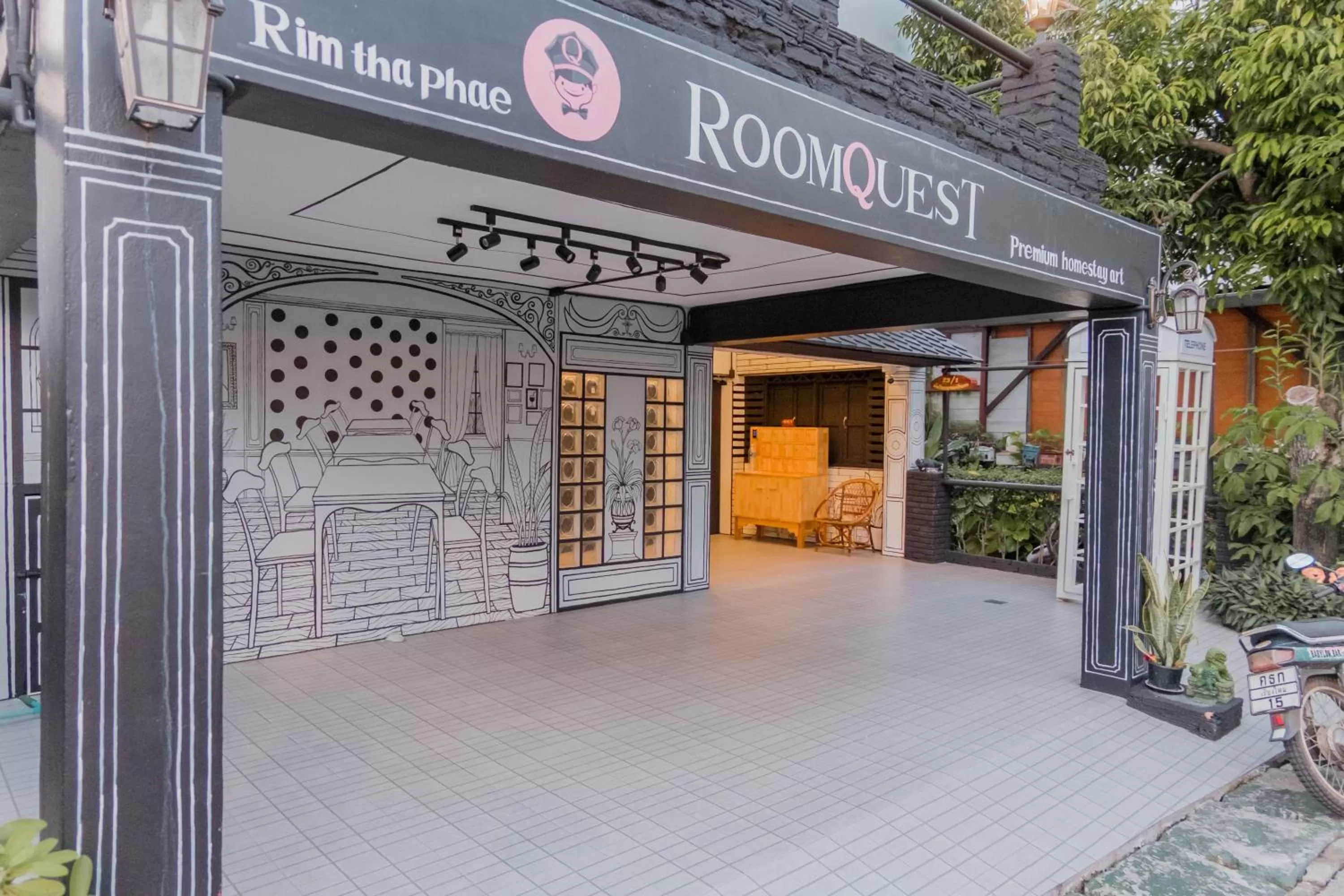 Property building in RoomQuest Chiang Mai Tha Phae