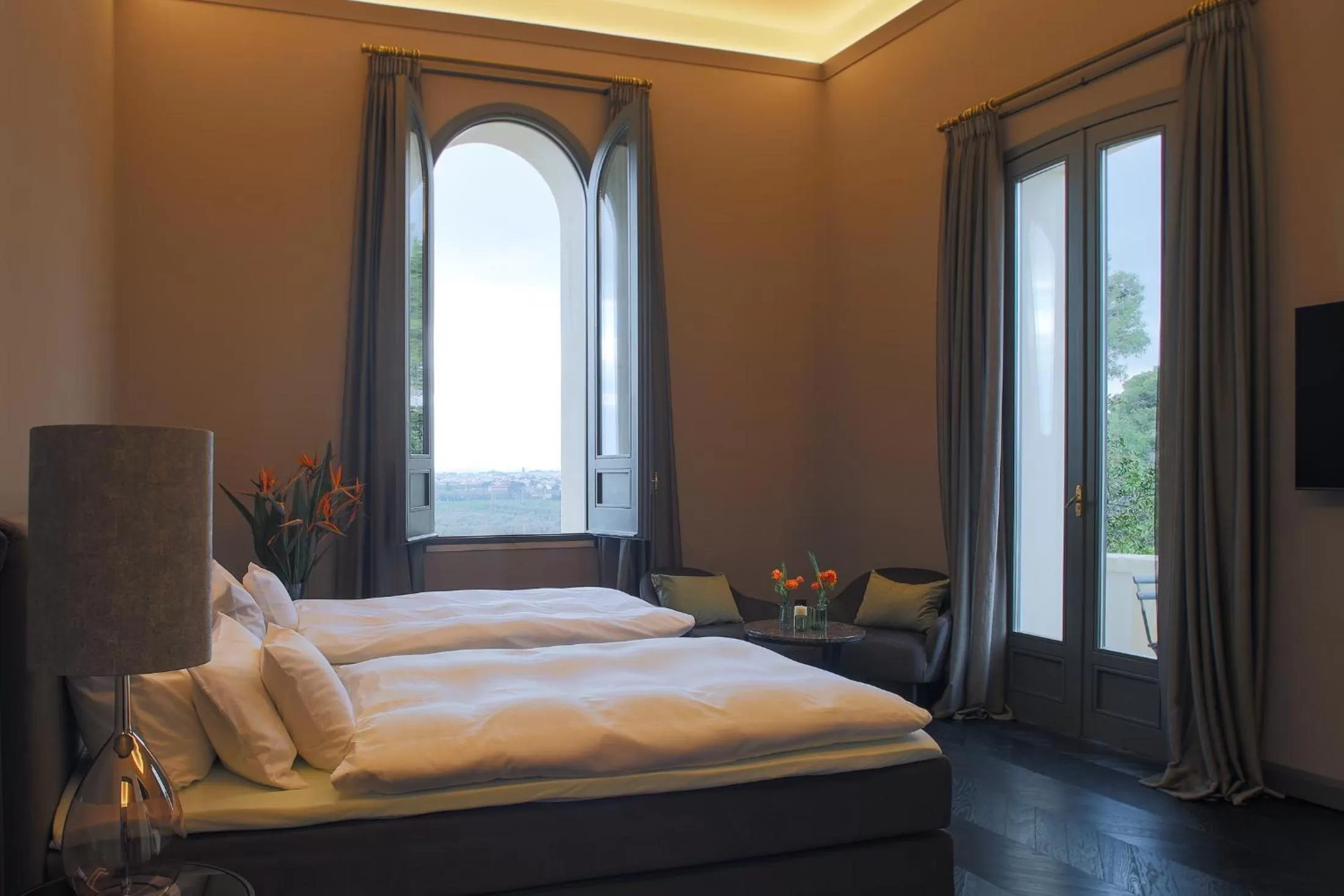 Bedroom, Bed in Sa Suites